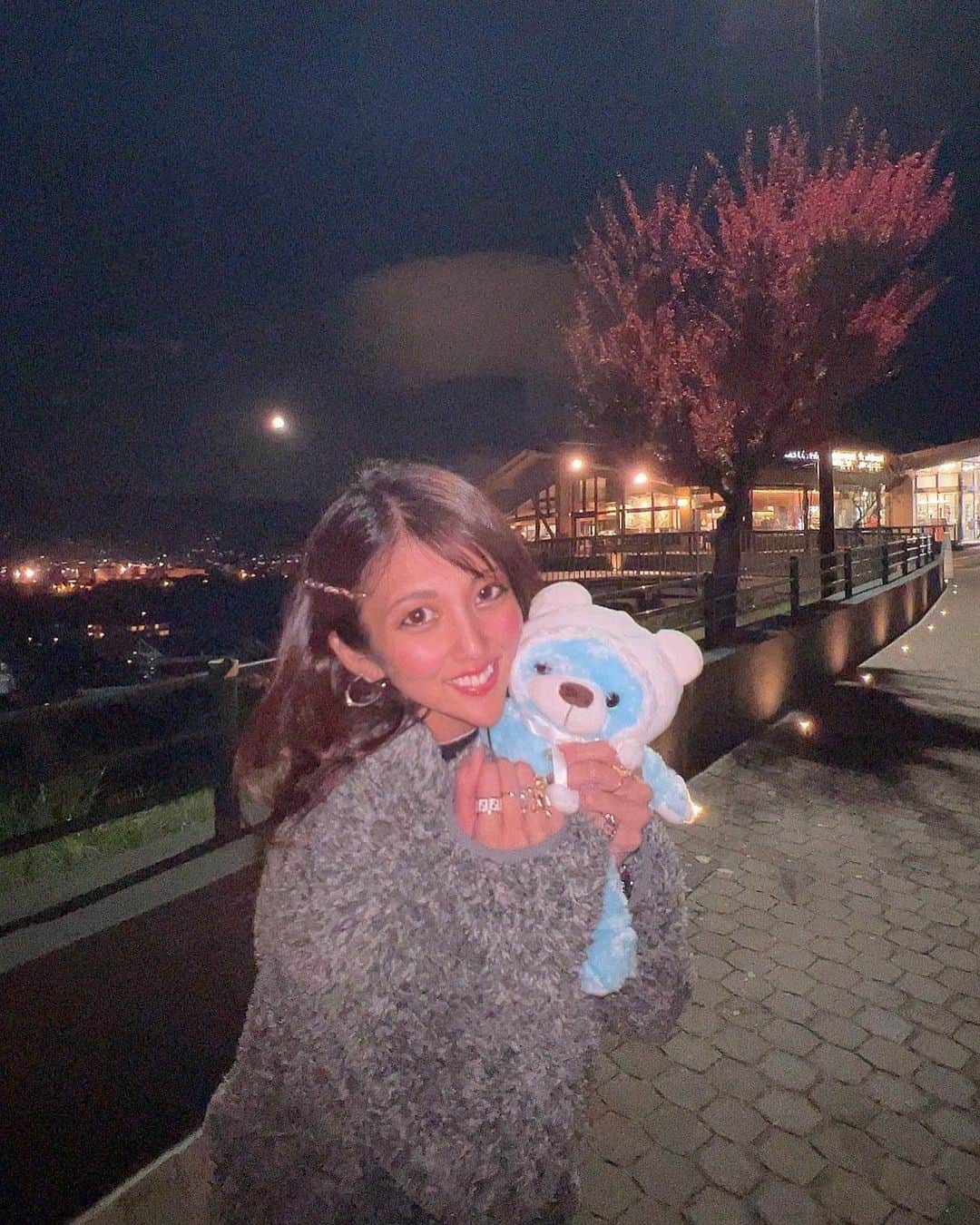 神谷麻美さんのインスタグラム写真 - (神谷麻美Instagram)「大好きちゃんと #夜景 ❤️👸🤴❤️🌟❤️✨  素敵な景色いっぱい見たぁ💖🗻💖🌈💖✨  #2days 💖👼🏻🌈💖✨   #満月 だっ💖🌕💖👼🏻🌈💖✨   #くまちゃん 可愛い💖🧸🌈💖✨  大好きっ❤️🥰🥰❤️ #幸せ ❤️🫶❤️✨」11月9日 21時46分 - asamice428