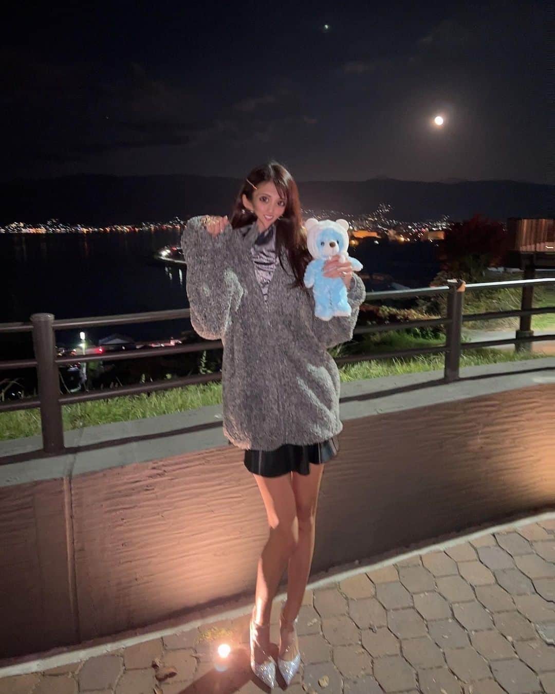 神谷麻美さんのインスタグラム写真 - (神谷麻美Instagram)「大好きちゃんと #夜景 ❤️👸🤴❤️🌟❤️✨  素敵な景色いっぱい見たぁ💖🗻💖🌈💖✨  #2days 💖👼🏻🌈💖✨   #満月 だっ💖🌕💖👼🏻🌈💖✨   #くまちゃん 可愛い💖🧸🌈💖✨  大好きっ❤️🥰🥰❤️ #幸せ ❤️🫶❤️✨」11月9日 21時46分 - asamice428