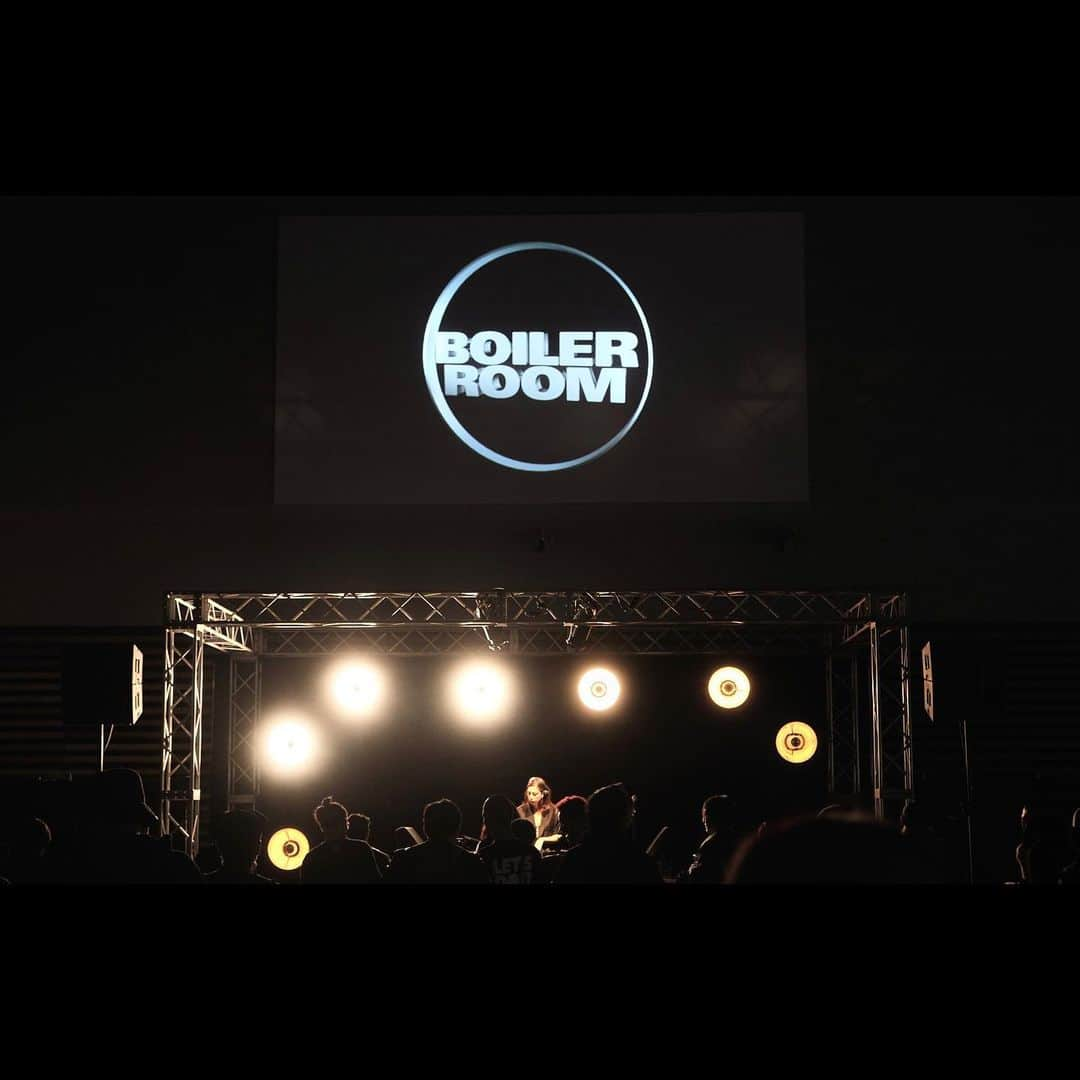 ダイアナチアキのインスタグラム：「Thank you for having me @boilerroomtv」