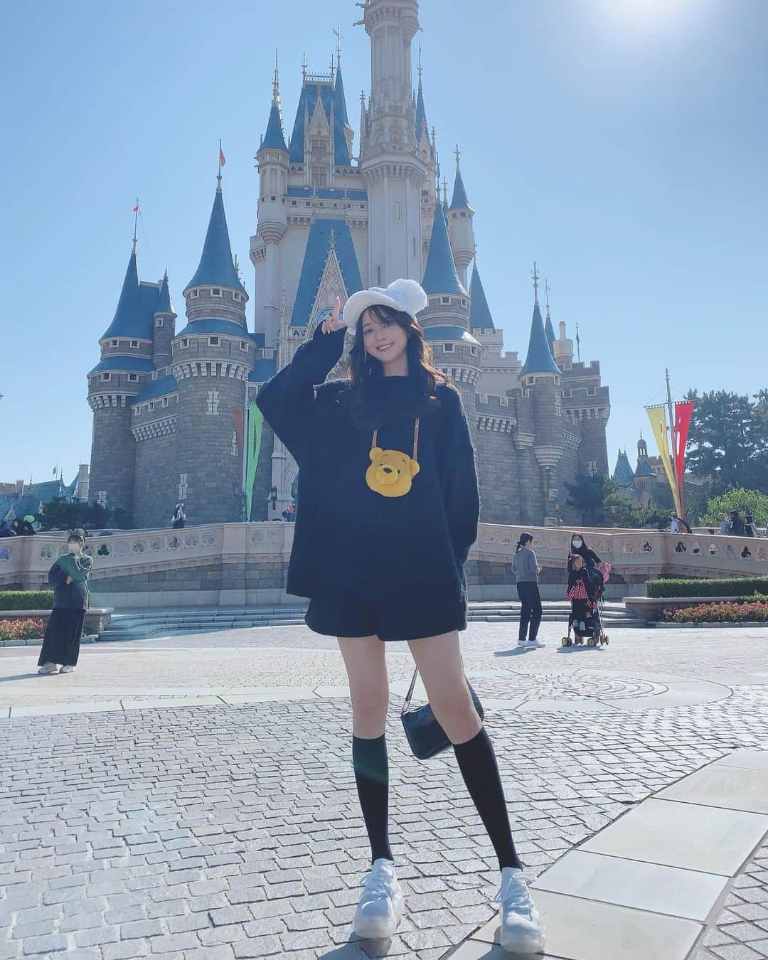 山口はのんのインスタグラム：「🏰🤍 . . . シンデレラ城〜🫶🏻 . . . #ディズニー #ディズニーランド #ミッキー #シンデレラ城」