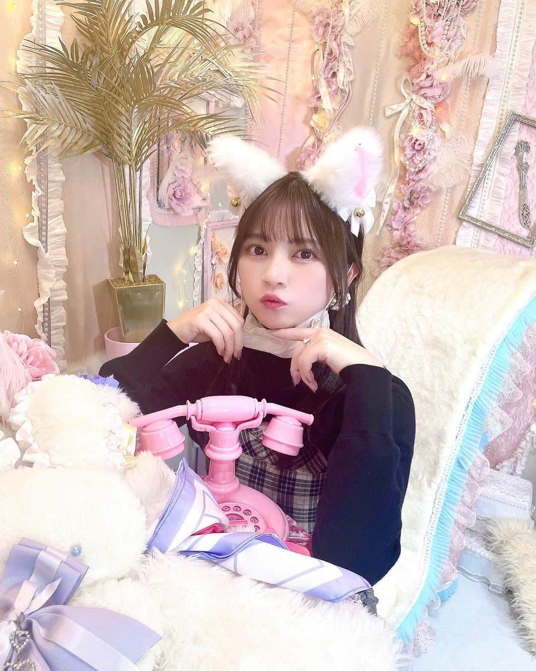 廣川奈々聖のインスタグラム：「Kawaii 空間、、🐶‪🍦‬💎🤍 ⁡ ⁡ @kyaro25 ちゃんプロデュースの レセプションに呼んで頂きました🪄🫧 ⁡ ⁡ わーすた仕様で ねこみみも用意してくれていたのです！きゅん！ せっかくなのでつけました/ᐠ۪. ̱ . ۪ᐟ\ﾉ❤︎照笑 ⁡ ⁡ ⁡@tierland_cosme ⁡ ⁡ ⁡ #ティアランド #tierland #原宿 #kawaii #japanesekawaii #マスクに #いいにおいの #シールつけてもらた」