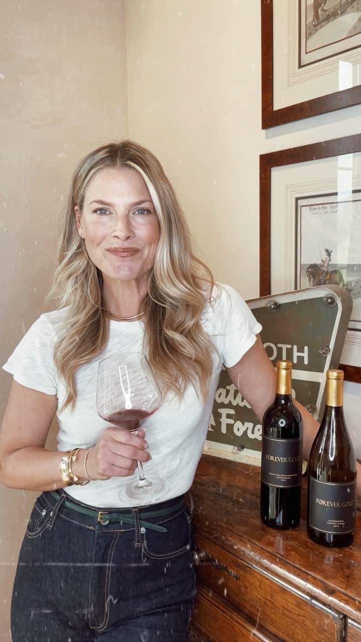 アリ・ラーターのインスタグラム：「Can we just skip the week and head right into Thursday night together? So it’s my Chardonnay and Pancetta Gougeres for the win. I’ll also do a surprise dessert. Let’s cheers together on Thursday night! ✨IG LIVE 5PM PST. ✨ www.forevergoldwine.com」