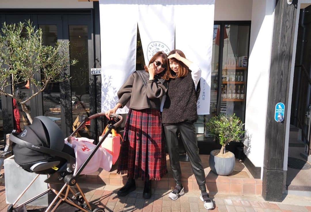Mai Wakimizuのインスタグラム：「最近通わせてもらってる神戸岡本にあるオリーブオイル専門店 @vitalab2020。何十種類ものオリーブオイルやバルサミコ酢が揃っていてめちゃくちゃ楽しい！ちょっとしたlunchも出来て昨日はjunちゃんとpizzaを頂きました♡娘の出産内祝いにも選ばせてもらってます♡奥様も素敵な方で大好きなお店＼(^o^)／ #vitalab#ビータラボ#神戸」