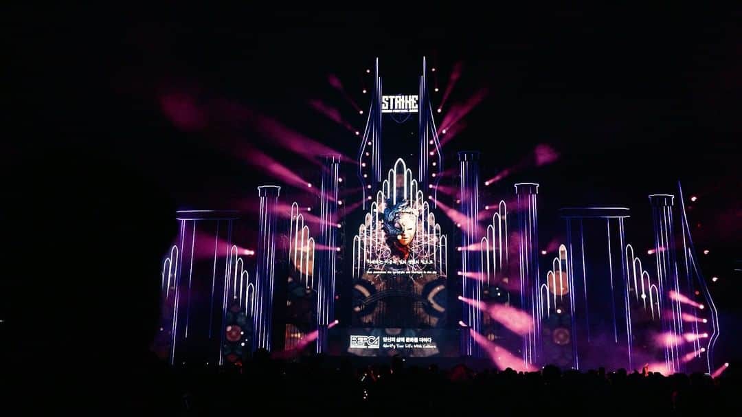 のインスタグラム：「Here's @showtek x @sonofstevemusic - One Life played LIVE in South Korea at the @strikemusic_festival 🔥   This INSANE banger is coming your way SOOOON 🔜」