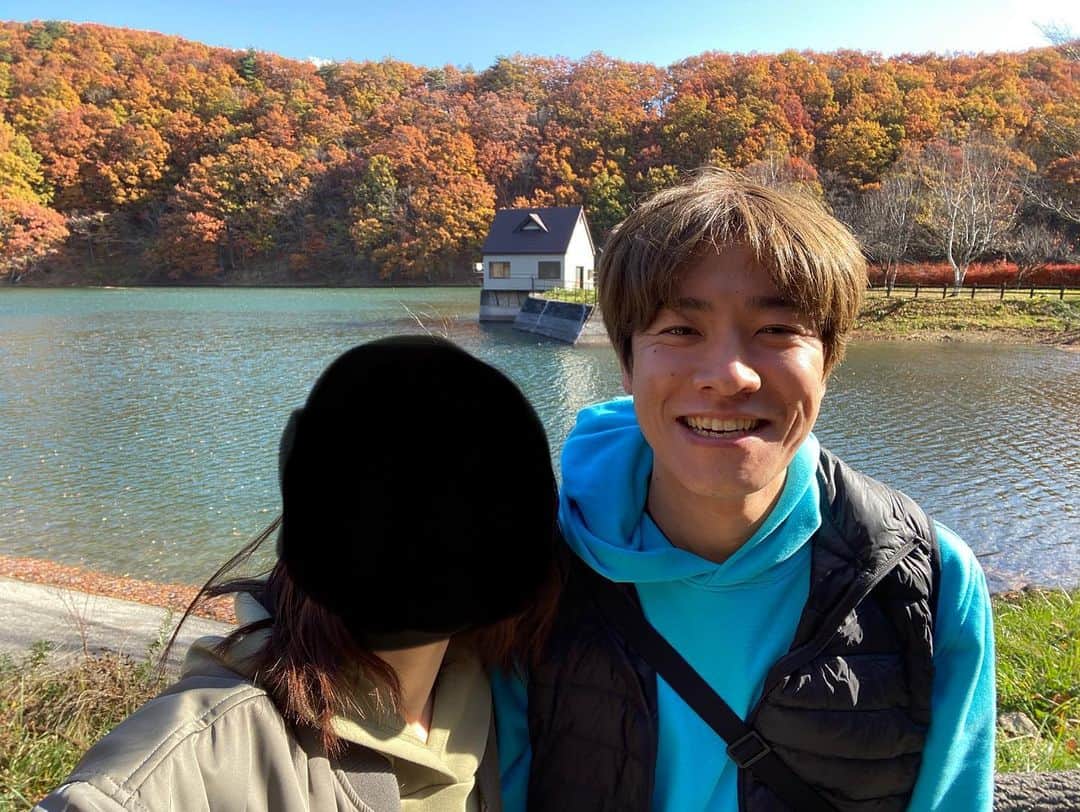 大河壮太さんのインスタグラム写真 - (大河壮太Instagram)「紅葉で夫婦狩り  笑顔じゃないから撮り直しさせられた。」11月10日 6時02分 - 0831taro