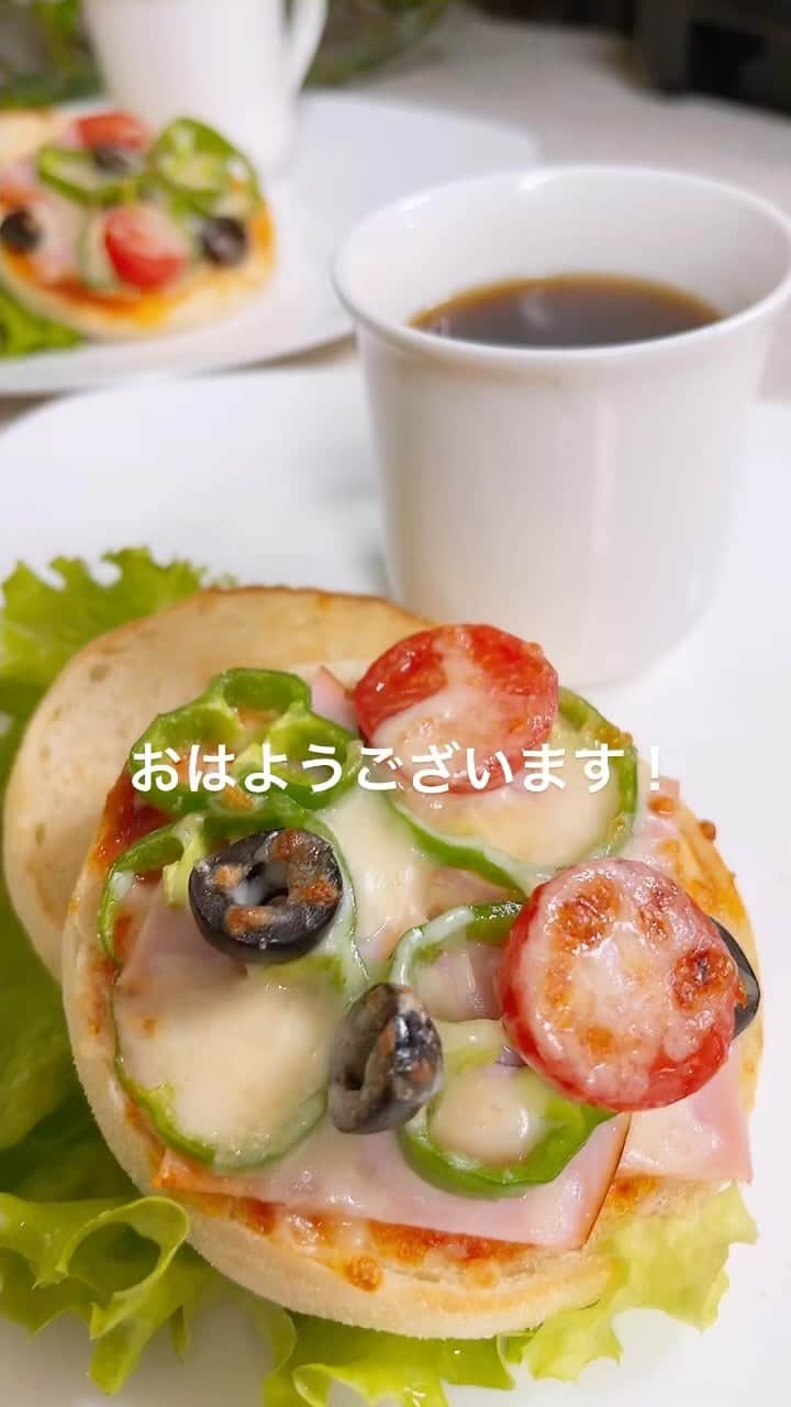 のインスタグラム：「名古屋20℃☀️ おはようございます！ 今朝も冷えます。 厚手のジャンパーを着て散歩🐕🚶‍♀️🍁 日中は快適な秋晴れ🍁 ポカポカ陽気になります。 乾燥には気をつけてくださいね！ 今日も頑張って行ってらっしゃい❤️ #おはようございます#モーニング#朝食� #goodmorning #breakfast � #akitainu #dogsofinstagram � #秋田犬#秋田犬マグ#おはようマグ� #イングリッシュマフィン #ピザイングリッシュマフィン #ホットコーヒー#カフェオレ#珈琲� #水谷雅子#水谷雅子beautybook50の私� #水谷雅子の美容の秘訣シリーズ」