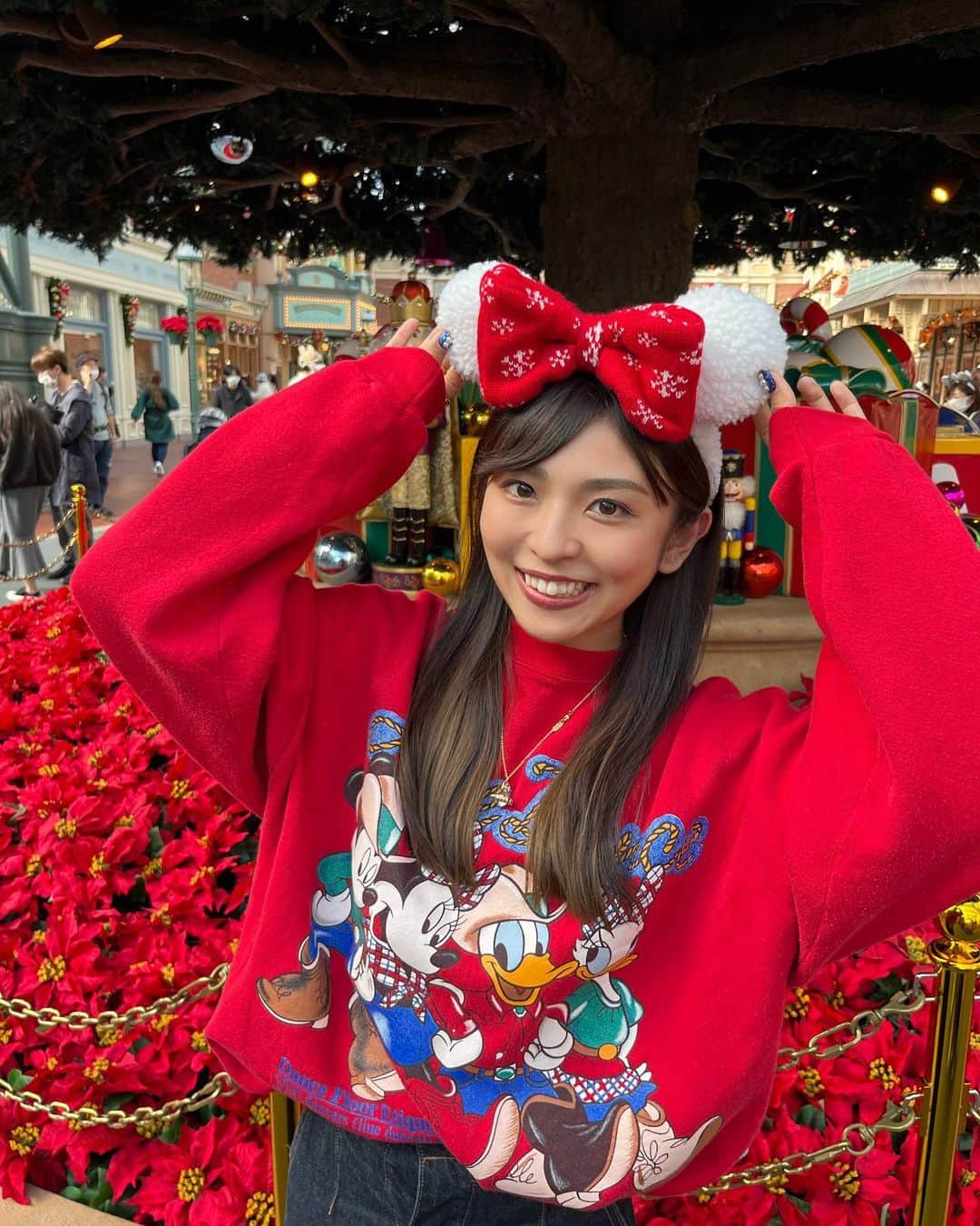 イチサキミキさんのインスタグラム写真 - (イチサキミキInstagram)「夢をみてきた🏰🎄🐭❤️ 、 #東京ディズニーランド #ディズニーランド #クリスマス #赤」11月10日 9時31分 - ichisaki_miki