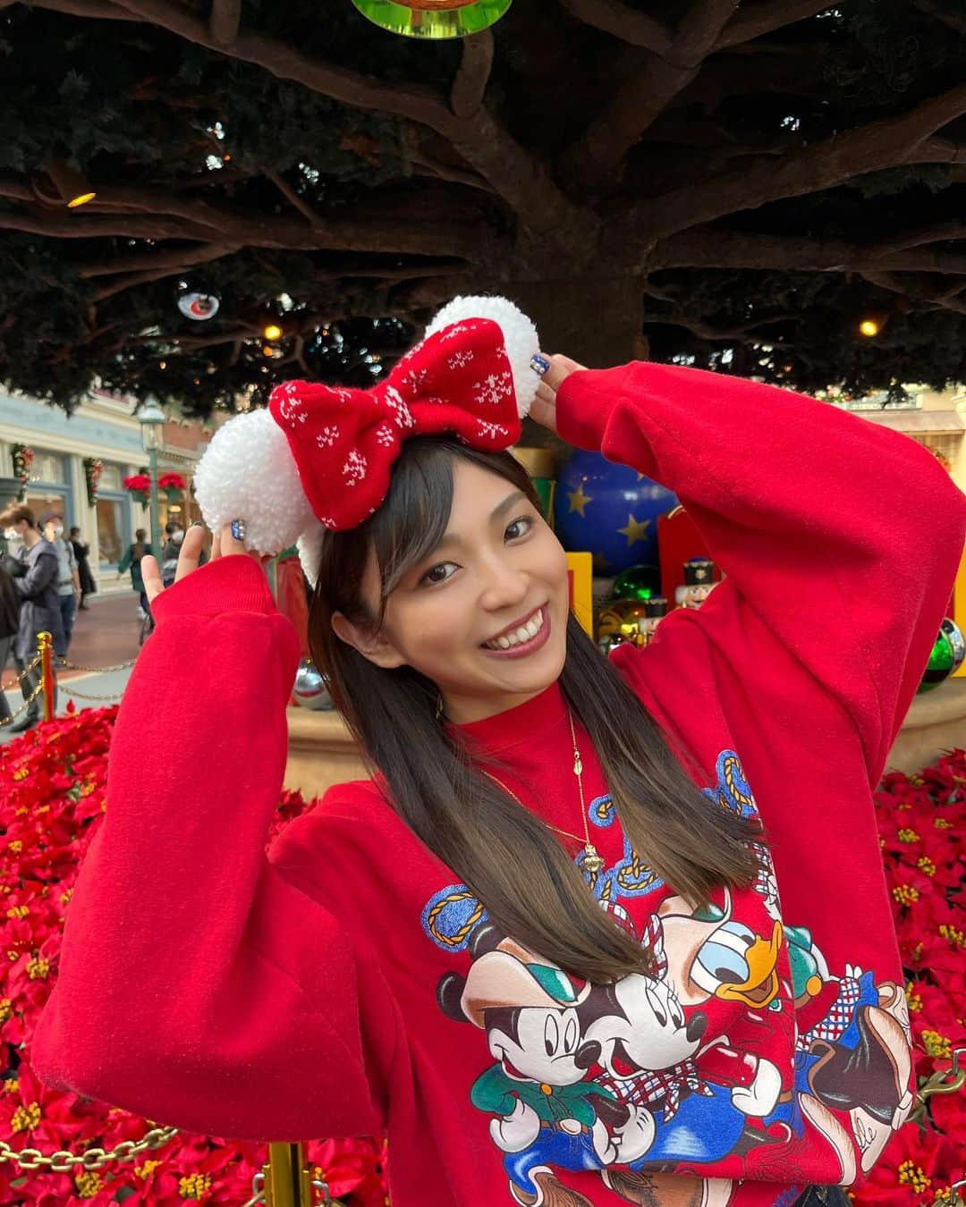 イチサキミキさんのインスタグラム写真 - (イチサキミキInstagram)「夢をみてきた🏰🎄🐭❤️ 、 #東京ディズニーランド #ディズニーランド #クリスマス #赤」11月10日 9時31分 - ichisaki_miki