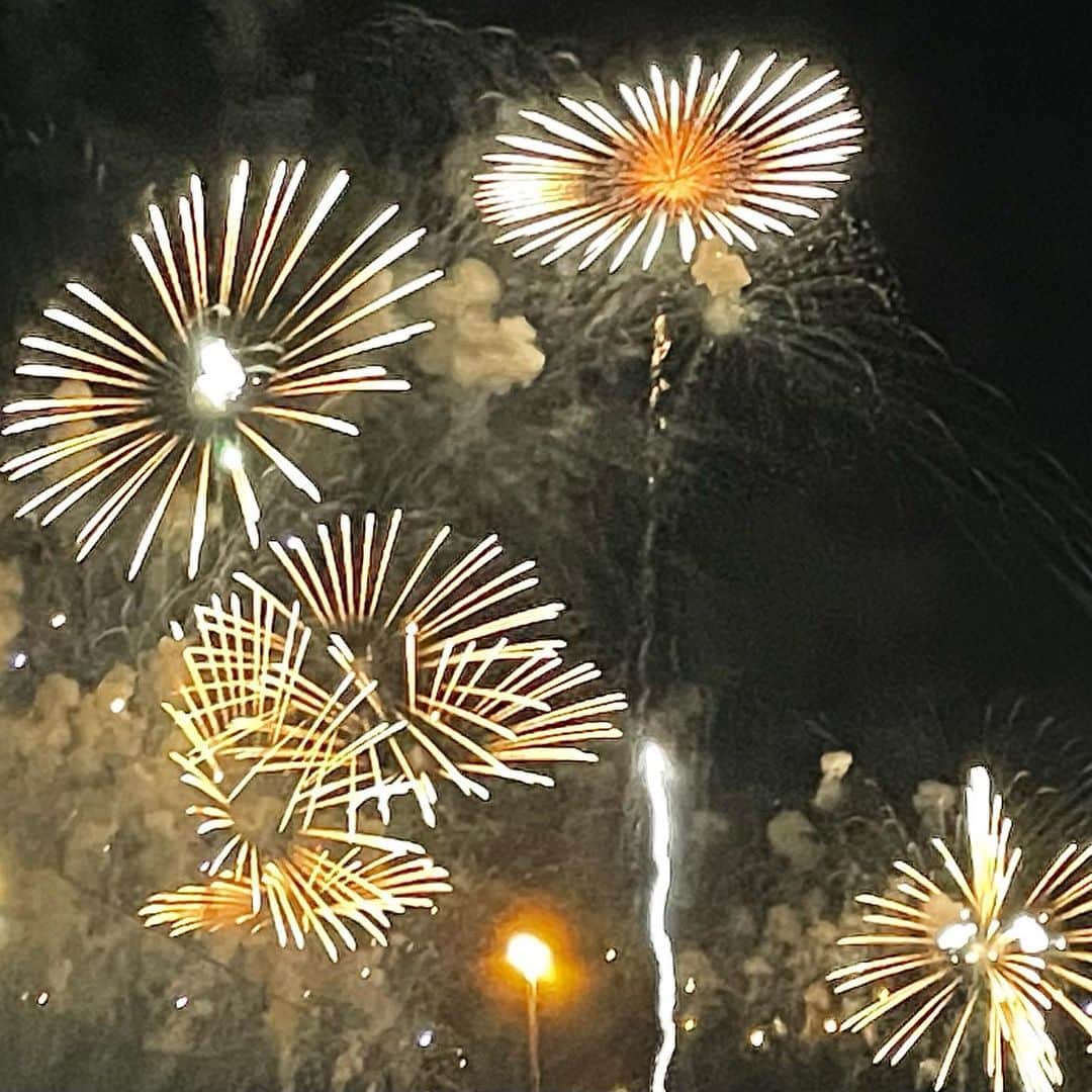 team_omotesandoのインスタグラム：「3年ぶりの花火@土浦 Fireworks in the freezing air at Tsuchiura, but it was quite fun!」