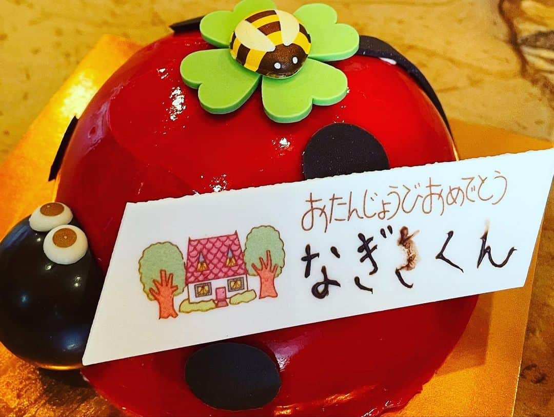 生尾佳子さんのインスタグラム写真 - (生尾佳子Instagram)「あっ！ 1ヶ月も経ったけど… #3さい なった！ 大好きな#ジンベイザメケーキ  #モンテミニョン　オーダーで作って頂きました！ 3回か4回程お祝いしたよ！ そしてなぜか私がおデブちゃんに🤷🏻‍♀️ プレゼントは #シーモンスターズ  コンプリートセットです。 可愛さとはかけ離れております。 愛してやまないうさぎの人形は 煮沸消毒→天日干し→まだクサイ… 健康と笑顔！それだけでヨシっ👍🏻」11月10日 20時24分 - yotikoikuo