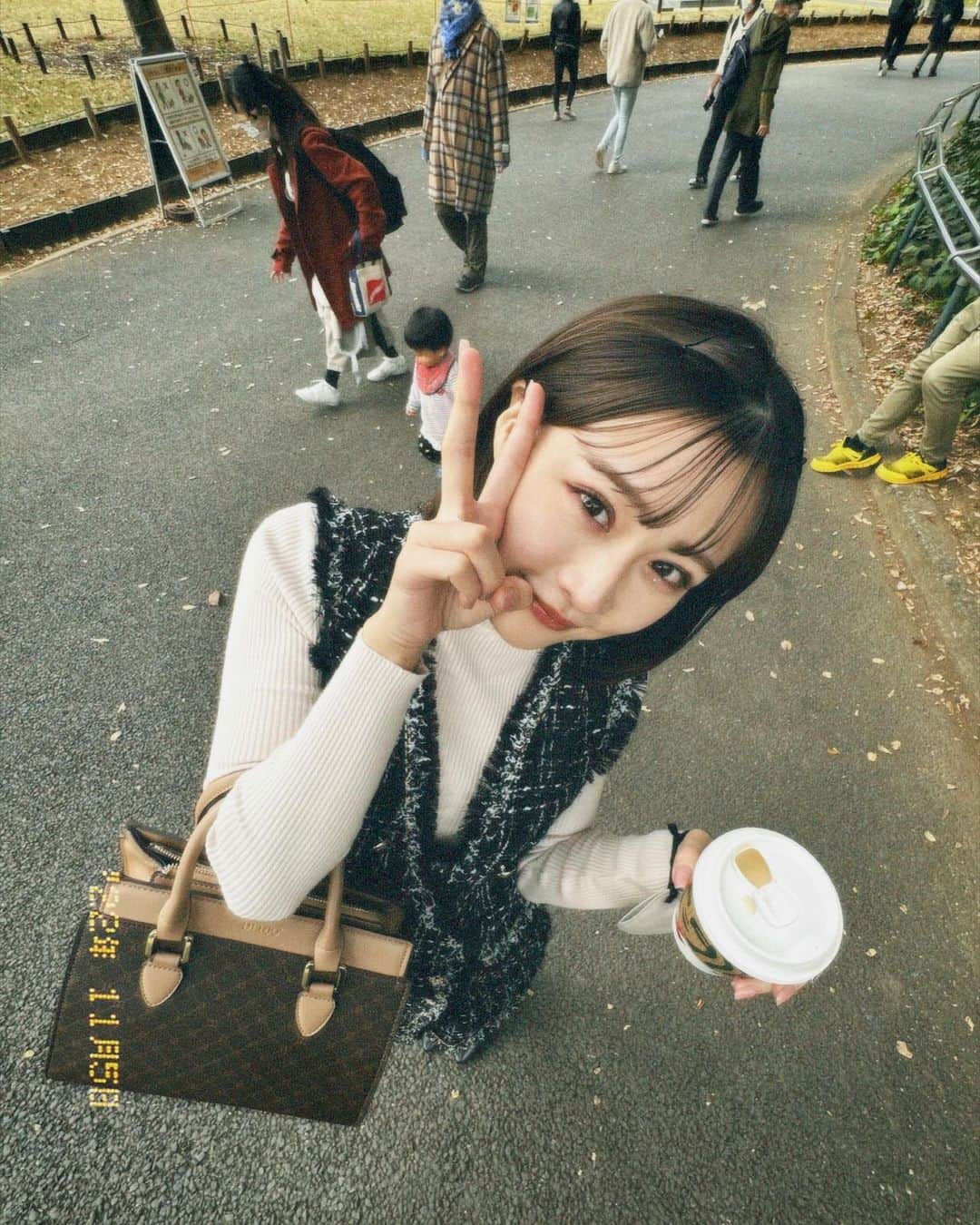 のインスタグラム：「ㅤㅤㅤㅤㅤㅤㅤㅤㅤㅤㅤㅤㅤ ㅤㅤㅤㅤㅤㅤㅤㅤㅤㅤㅤㅤㅤ ㅤㅤㅤㅤㅤㅤㅤㅤㅤㅤㅤㅤㅤ お散歩🍂 ㅤㅤㅤㅤㅤㅤㅤㅤㅤㅤㅤㅤㅤ ㅤㅤㅤㅤㅤㅤㅤㅤㅤㅤㅤㅤㅤ　ㅤㅤㅤㅤㅤㅤㅤㅤㅤㅤㅤㅤㅤ ㅤㅤㅤㅤㅤㅤㅤㅤㅤㅤㅤㅤㅤ トップス @shein_japan  ワンピース @shein_japan  鞄 @shein_japan  靴 @ysl  ㅤㅤㅤㅤㅤㅤㅤㅤㅤㅤㅤㅤㅤ ㅤㅤㅤㅤㅤㅤㅤㅤㅤㅤㅤㅤㅤ ㅤㅤㅤㅤㅤㅤㅤㅤㅤㅤㅤㅤㅤ #新宿中央公園 #新宿カフェ #秋コーデ #プチプラコーデ #l4l #ootd #dailylook #like4likes #instagood #instalike #紅葉  #フィルムカメラ #フィルム #フィルム写真 #filmcamera #filmphotography」