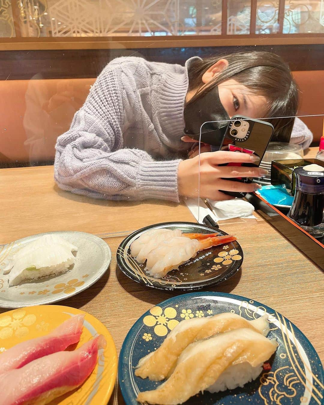 未梨一花さんのインスタグラム写真 - (未梨一花Instagram)「もりもり🍣   あおいちゃんの地元、金沢にあるお寿し屋さん 優勝でした🏆おいしすぎた~また行きたい！！！   みりは煮穴子が好きです‪🥇     #石川県 #金沢 #もりもり寿し #北陸 #回転寿司 #みりのしふく #らくちんコーデ #fila #gorge」11月10日 21時30分 - 1ka__3ri