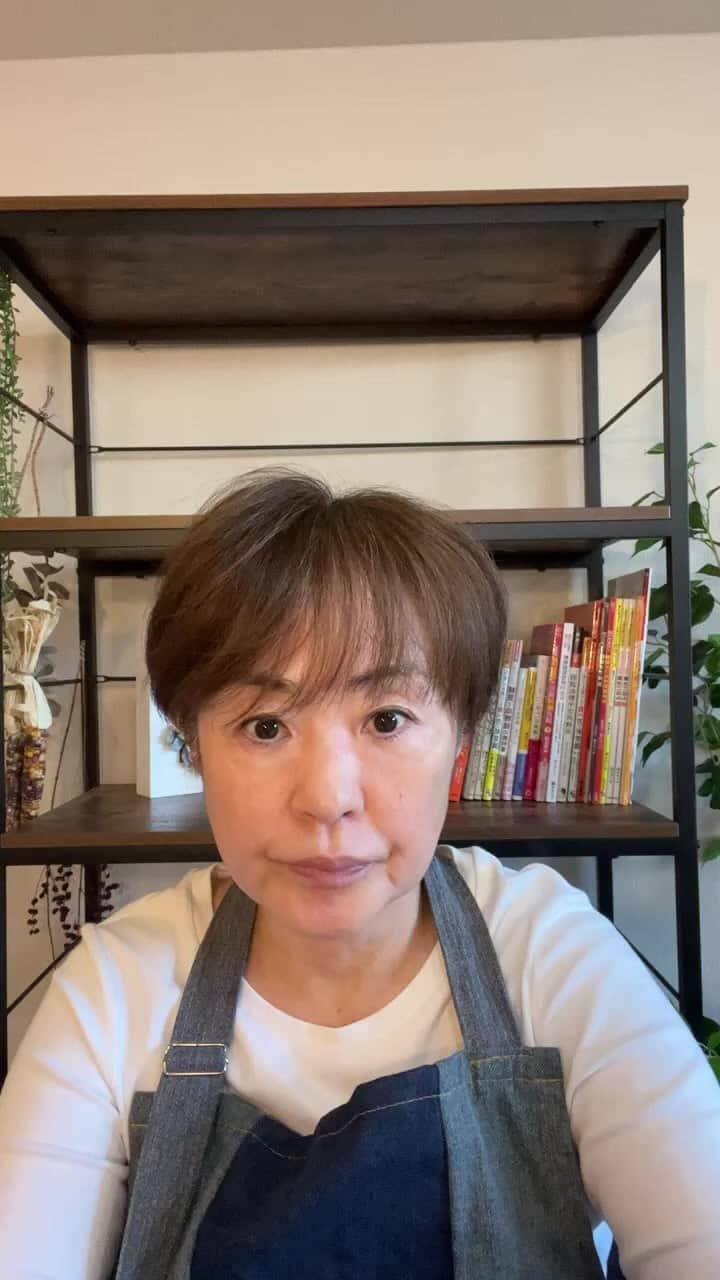 のインスタグラム：「免疫栄養ケトン食が7刷重版となりました👍 201年初版から5年🙌教科書的に売れています。 韓国語版、中国語版もあります🎂  #ロカボダイエット  #管理栄養士  #麻生れいみ式ロカボダイエット  #lowcarbdiet  #lowcarb  #麻生式ダイエット #dietitian  #dietitians  #糖質制限  #ダイエット  #ケトン体 #ケトジェニック #ketodiet #ケトンアダプト  #免疫栄養ケトン食  #免疫栄養ケトン食でがんに勝つレシピ   #酮好 #減醣　#生酮飲食　  #生酮抗病醫囑書  #암을이기는면역영양케톤식 #아소레이미 #후루카와겐지 #케톤혁명 #麻生怜未 #ケトライフ」