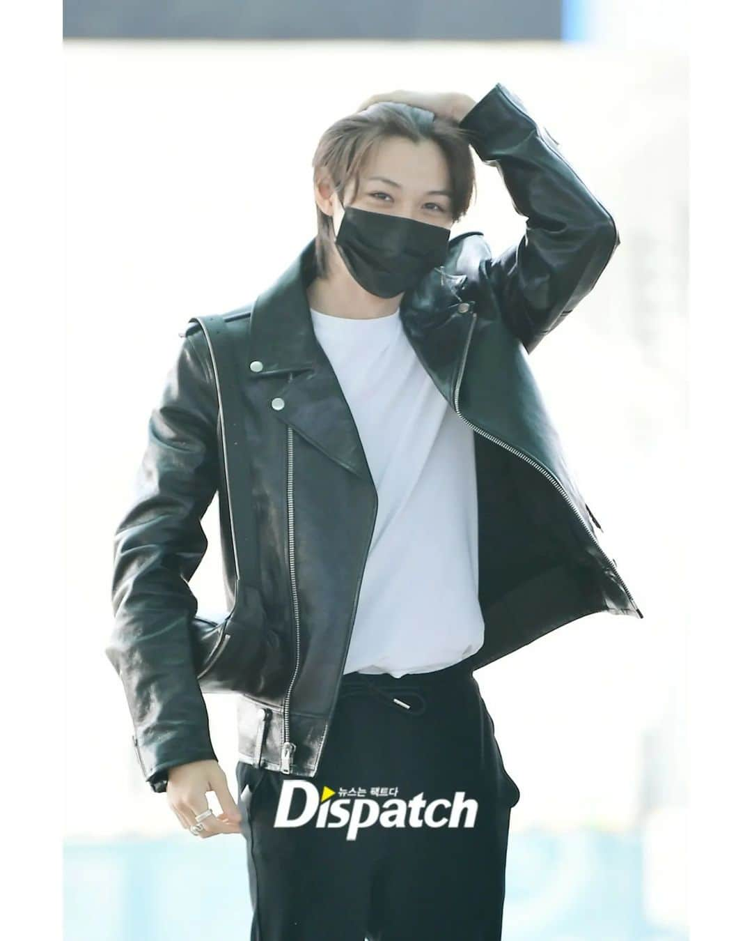 フェリックスのインスタグラム：「#StrayKids #felix press photos at incheon airport heading to jakarta ✈️」