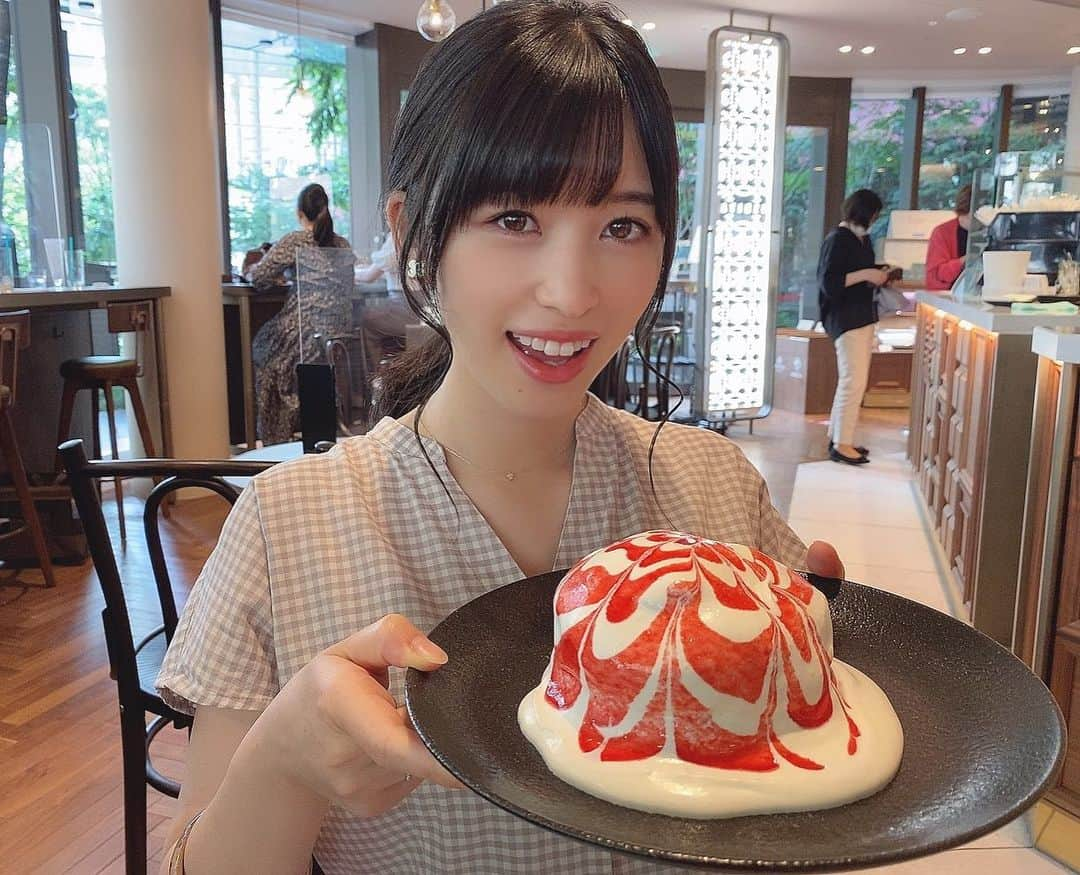 仙石みなみさんのインスタグラム写真 - (仙石みなみInstagram)「. 🍓 前に食べたパパンケーーキ。  #pancakes #cafe #sweets #苺 #パンケーキ #イシヤ日本橋」11月10日 16時00分 - sengoku_minami