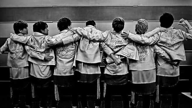 のインスタグラム：「皆さんただいま We are Back 1年待たせてごめんね 最高の１年にしよう 11.10🌹JSB3 🌈🌈🌈🌈🌈🌈🌈 ラストも見て笑」