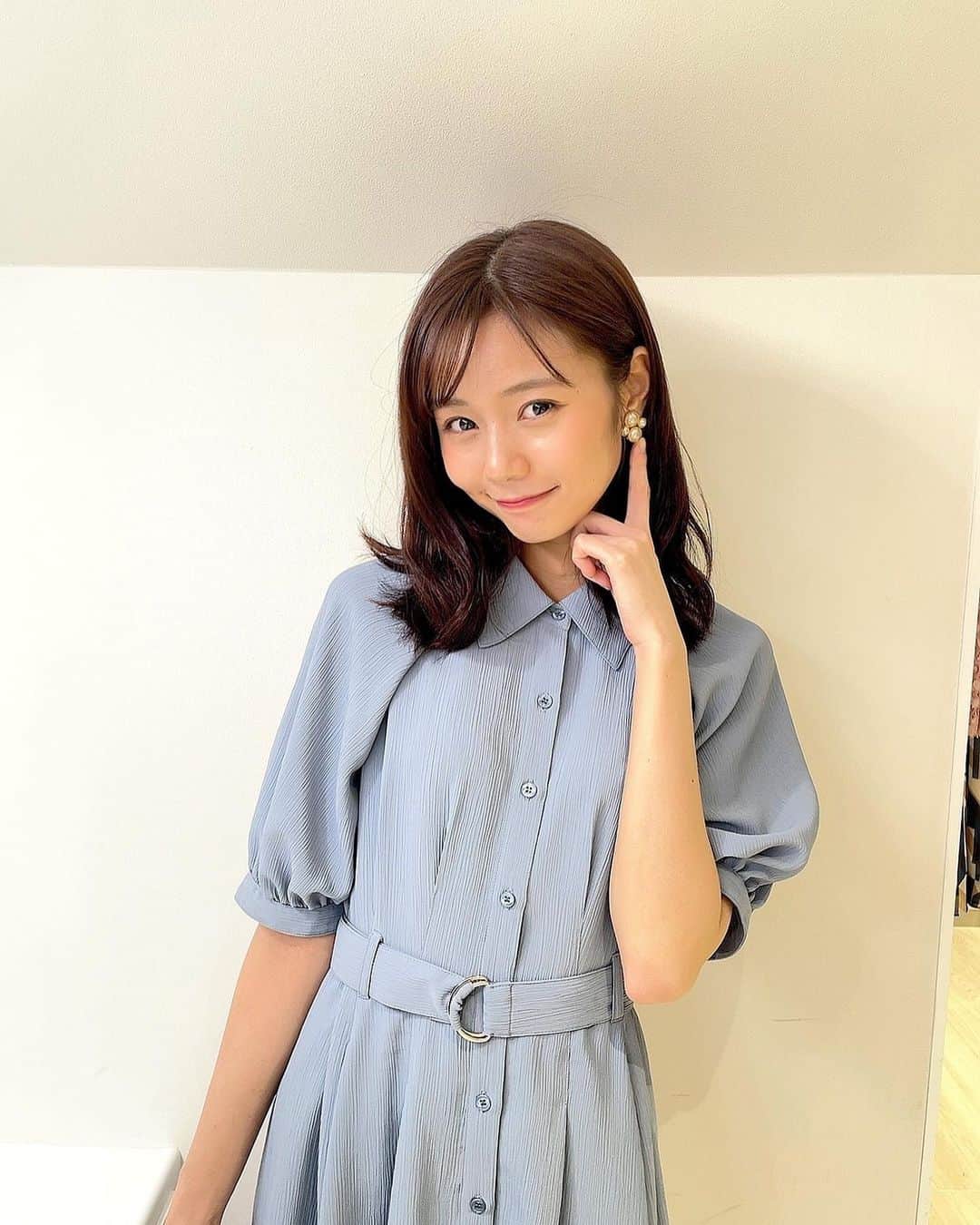 杉浦みずきのインスタグラム：「. ちょっと前の投稿しそびれてたぁって思ったら 半袖だった 時間経つの早い😇  1.2.3枚目 ワンピース @lilliancarat_official  イヤリング @grossejapan  4.5枚目 ワンピース @emiriawiz_official  イヤリング @anemone_official  パンプス @dianashoespress」