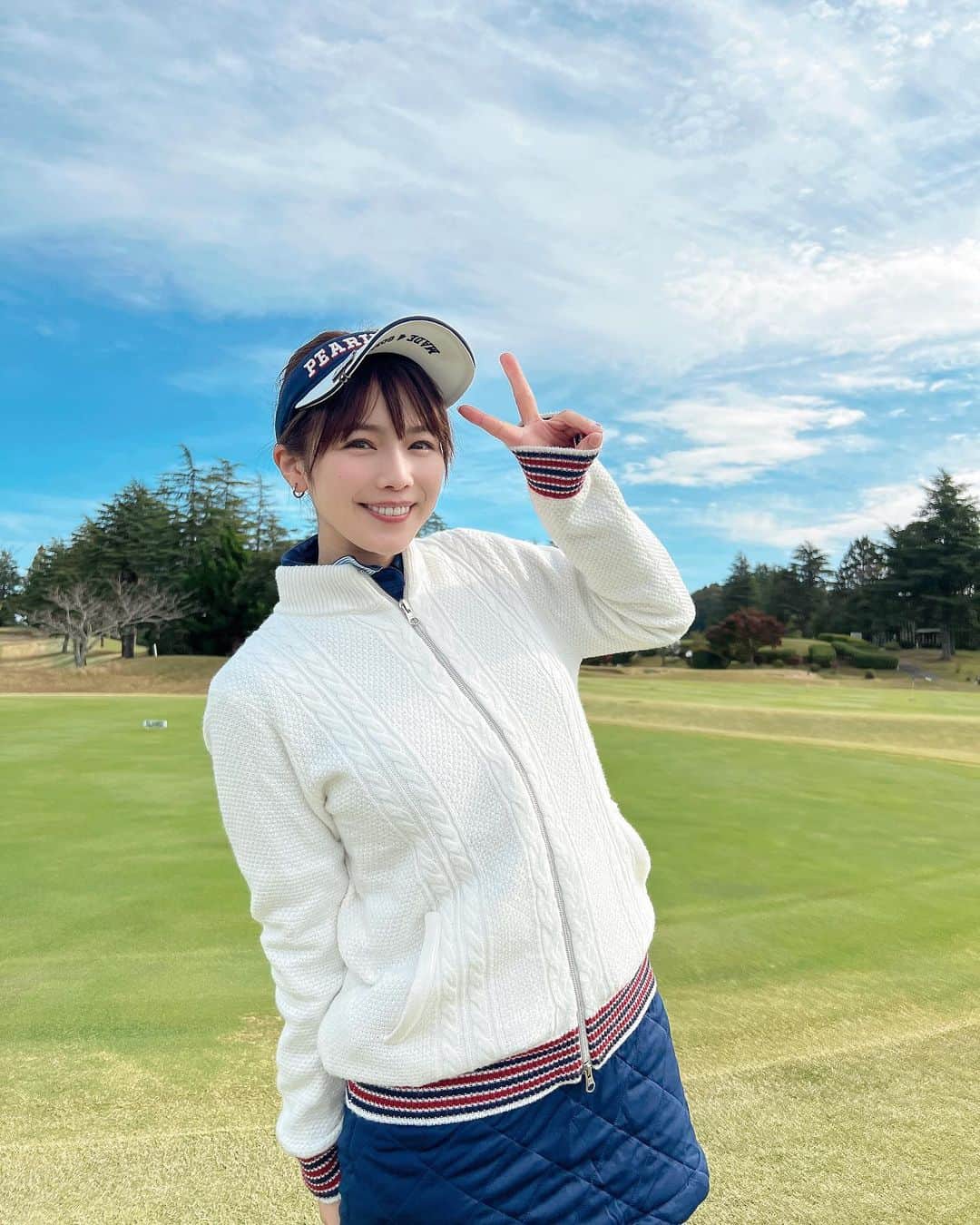 沢辺りおんさんのインスタグラム写真 - (沢辺りおんInstagram)「@fuminasuzuki と初ゴルフ⛳️ ふみ奈ちゃんとは 10年近く前の舞台で一度共演した事がありました☺️☺️  ゴルフ日和で3150でした！！  #golf #ゴルフウェア #callaway  #ゴルフ女子コーデ」11月10日 16時36分 - rionsawabe