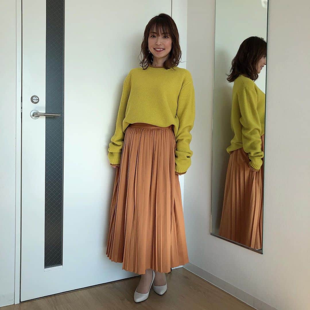 奈良岡希実子のインスタグラム：「きょう10日のミヤネ屋の衣装です😊 イチョウ並木にぴったりな感じでしたねー！ 華奢な感じのイヤリング、うっかり落としたら気づかなそうでヒヤヒヤしたけど落とさなくて良かった！  #ミヤネ屋 #気象予報士 #衣装」