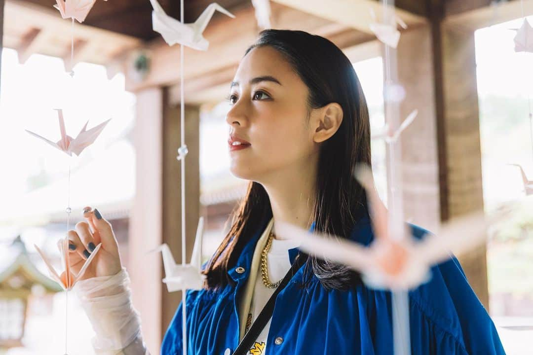 山本美月（スタッフ）のインスタグラム：「旅色FO-CAL吉野町が公開となりました🌸  奈良県吉野町を山本美月がナビゲートさせていただいております！ 春の桜で有名な吉野町ですが、その他にも素敵な場所や食べ物がたくさん…  ストーリーのリンクからもご覧いただけますので、 皆さまぜひチェックしてください🙇‍♀️✨  #山本美月　#山本美月スタッフ #旅色　#TABIIRO #吉野町」