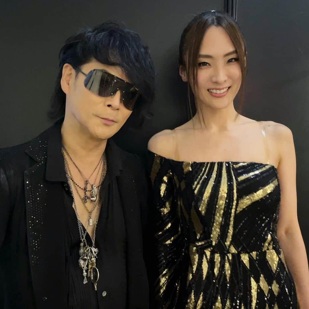 HILOCO aka neroDollのインスタグラム：「まさかT-BOLAN 森友さんのライブ前にDJさせてもらえる日が来るなんて、、、😱🤯✨✨🌈  He is a Japanese national star Arashi Moritomo vocalist of the band “T-BOLAN” that symbolizes our 90' adolescence. @moritomo_arashi   関係者がはしゃぐべきでは😑✋ と冷静を装いつつもまぁ無理でした笑  すぐ先での『離したくはない』『マリア』に感動 新曲『愛の爆弾』も良い曲だった〜🎤✨✨  ライブ中もステージを降りてからも、 ファンや子供達への愛が溢れる方でした🌈😌☺️  最新アルバムのテーマにもなっている『愛』  世界が混沌とする今 “愛”こそが本当に必要としている物 そしてそれが子供たちの未来を作る 許すこと、与えることからはじめよう みんなが一つになるために  そんなメッセージが込められた 28年ぶりのオリジナルアルバム 『愛の爆弾=CHERISH ～アインシュタインからの伝言～』 （写真4枚目）  とっても素敵な曲ばかりなので 是非聴いてみてくださいね☺️🌈✨✨  ランボルギーニ名古屋様 @lamborghininagoya  素敵な機会をありがとうございます☺️  Thank you #LamborghiniNagoya 10th Anniversary Party💐  #lamborghini #nagoya #ランボルギーニ #名古屋 #djlifestyles #TBOLAN #森友嵐士 #djlife🎧🎤」