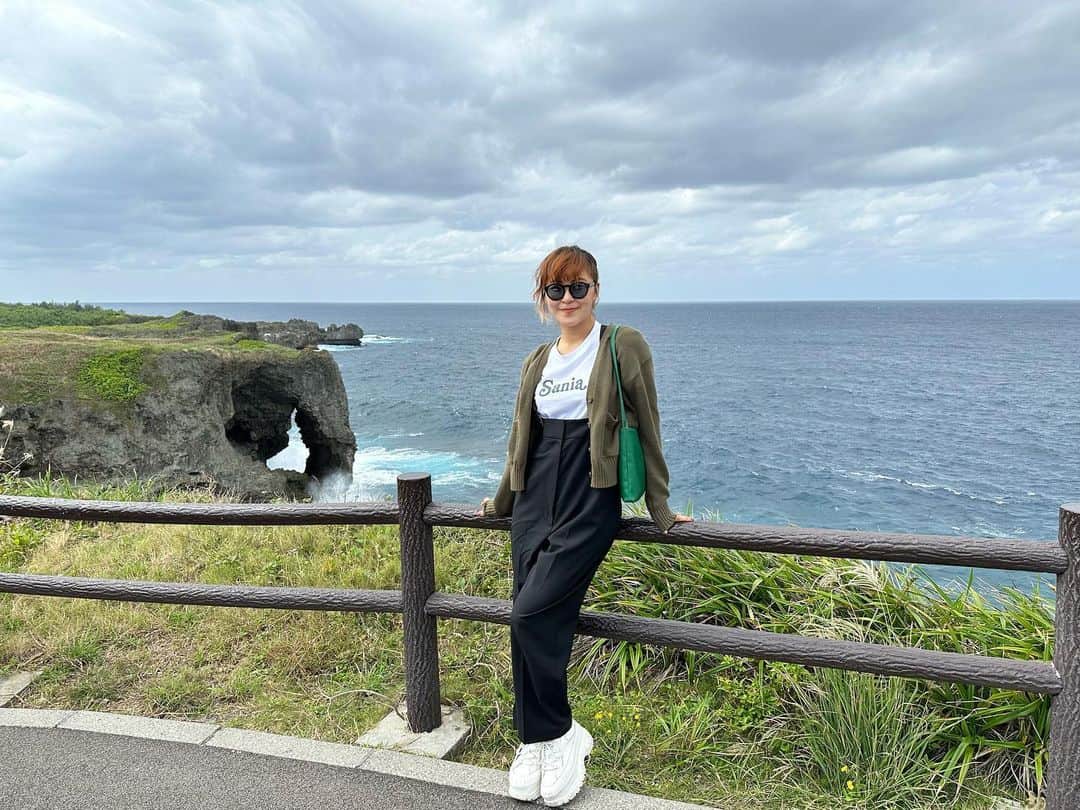 村上佳菜子のインスタグラム：「O KI NA WA 🌻🌴🌊💖 . お誕生日に合わせて沖縄に 本島と宮古島へ行ってきました🫶🏻  その時の思い出を徐々にいっぱい 載せていきまーす🌞 . #足がスケーター #沖縄 #誕生日 #満座毛 #かき氷 @lovely.peace」