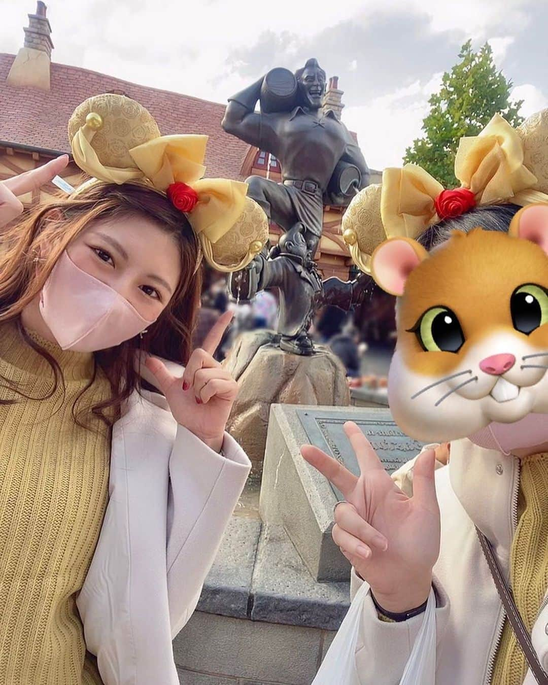 穂波はるのインスタグラム：「お姉ちゃんと姪っ子ちゃんと ディズニーランドいってきました🐭🏰  お揃いのベルバウンドコーデ💛💛  美女と野獣のエリアずっと行けてなかったから 初めて行けて楽しかった🌹  ディズニークリスマスが3年ぶりの復活してたし 姪っ子ちゃんの初ディズニー叶えられてよかった🫶」