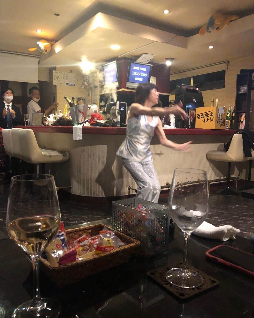 西尾夕紀さんのインスタグラム写真 - (西尾夕紀Instagram)「赤坂ノーブル 14周年のお祝いで🥂 めるも先生に会いに行って来ました！！  めるも先生のキレッキレッのダンス がとにかく最高すぎました！！  ものまね芸人さんや 古賀シュウさんの 西尾夕紀さんが師匠ネタ⁈🤣 ものまねに大爆笑‼️ 古賀さんの才能溢れるネタに大尊敬 しちゃいました😆  改めて14周年おめでとう ございました㊗️ #赤坂ノーブル #ものまね #最高な時間  #大爆笑」11月10日 17時40分 - yuki_nishio_
