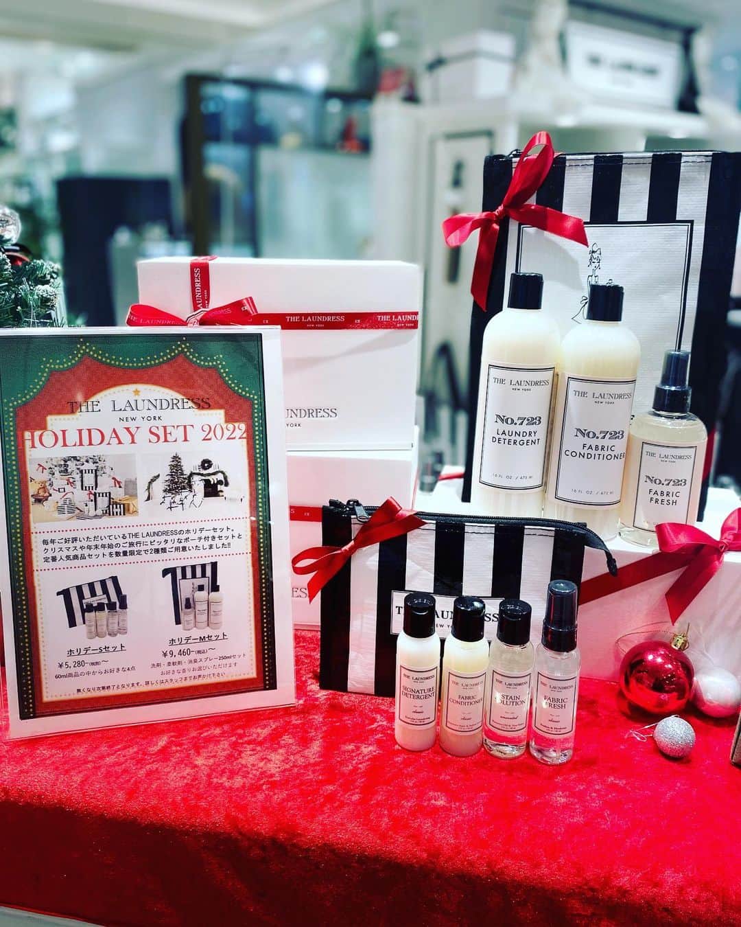 THE LAUNDRESS JPさんのインスタグラム写真 - (THE LAUNDRESS JPInstagram)「ホリデー限定セット🎁  只今ザランドレスルクアイーレ店では ホリデー限定セット販売中です‼︎  数量限定となっておりますので この機会是非ご来店ください😊  #thelaundress#ザランドレス#ランドレス#クリスマス#クリスマスプレゼント#ルクア#ルクアイーレ#LUCUA1100#ホリデー#限定#洗剤#柔軟剤」11月10日 18時02分 - thelaundressjp