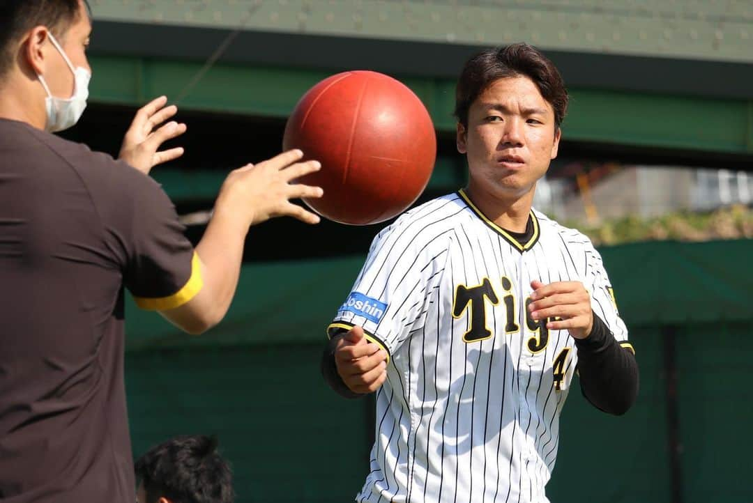 阪神タイガースさんのインスタグラム写真 - (阪神タイガースInstagram)「11月10日、安芸タイガース球場での秋季キャンプ7日目の様子「投手編」です！ #及川雅貴 選手 #西純矢 選手 #才木浩人 選手 #岡留英貴 選手 #川原陸 選手 #岩田将貴 選手 #伊藤将司 選手 #鈴木勇斗 選手 #村上頌樹 選手 #石井大智 選手 #馬場皐輔 選手 #阪神タイガース  #秋季キャンプ #安芸キャンプ  #高知県安芸市」11月10日 18時02分 - hanshintigers_official