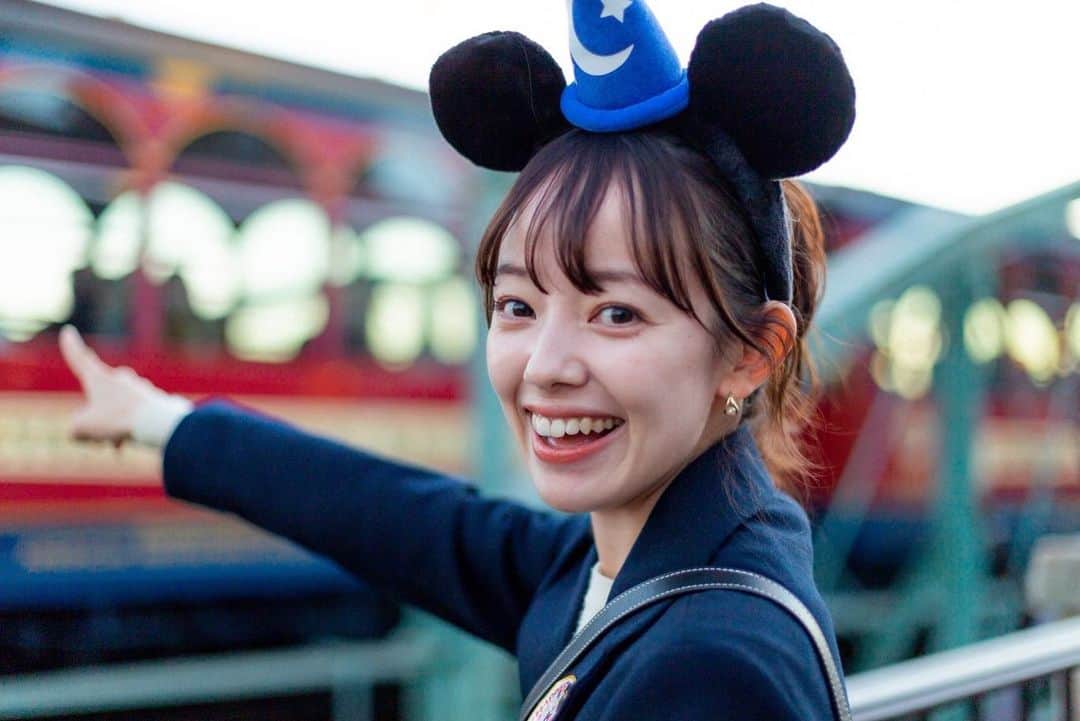 柳生みゆのインスタグラム：「親友と何年振りかにディズニーに行った日🏰 さいっっっこうに楽しかった！☺︎☺︎☺︎いつもありがとう！ #ディズニーコーデ  #32歳ポーズしてるよ #更新頻度がまずいことなってる #気付いたら11月 #元気です みんなは元気？？？☺️」