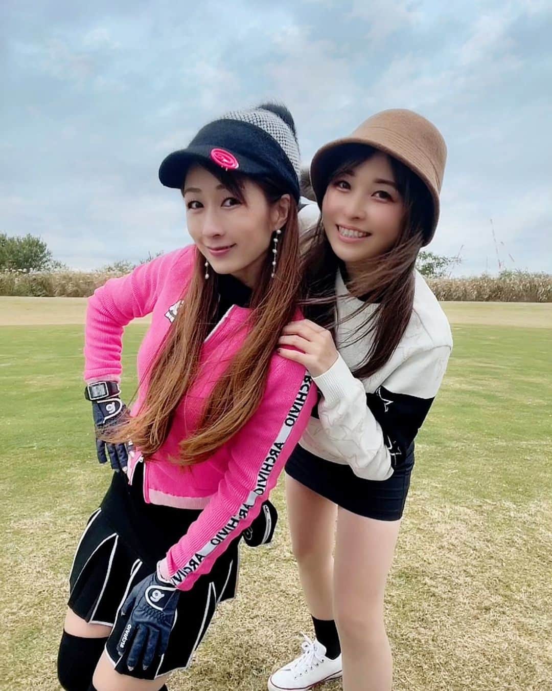 mikaのインスタグラム：「♥︎︎∗︎*ﾟ 念願のちーちゃんとラウンド⛳️  関東来るタイミングで声かけてくれて やっと一緒にゴルフできた🙌  楽しかったー🧡  #ゴルフ #ゴルフ女子 #golf #女子ラウンド #koshigayagolfclub」