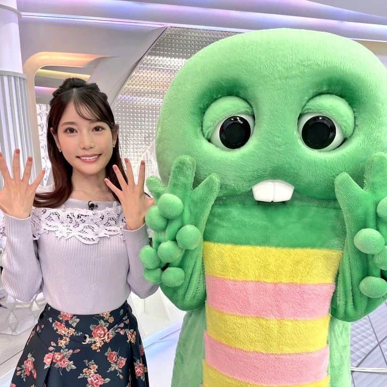 フジテレビ「プライムニュース イブニング」さんのインスタグラム写真 - (フジテレビ「プライムニュース イブニング」Instagram)「#11月10日 は、#いい手の日 、#ハンドクリームの日 です！しっかりスキンケアしましょう。あすも全国的に天気の崩れは無さそうです。 #ソラよみ #竹俣紅　@benitakemata_official #ガチャピン　@gachapin_official #天気 #お天気 #イット」11月10日 19時30分 - livenews_it