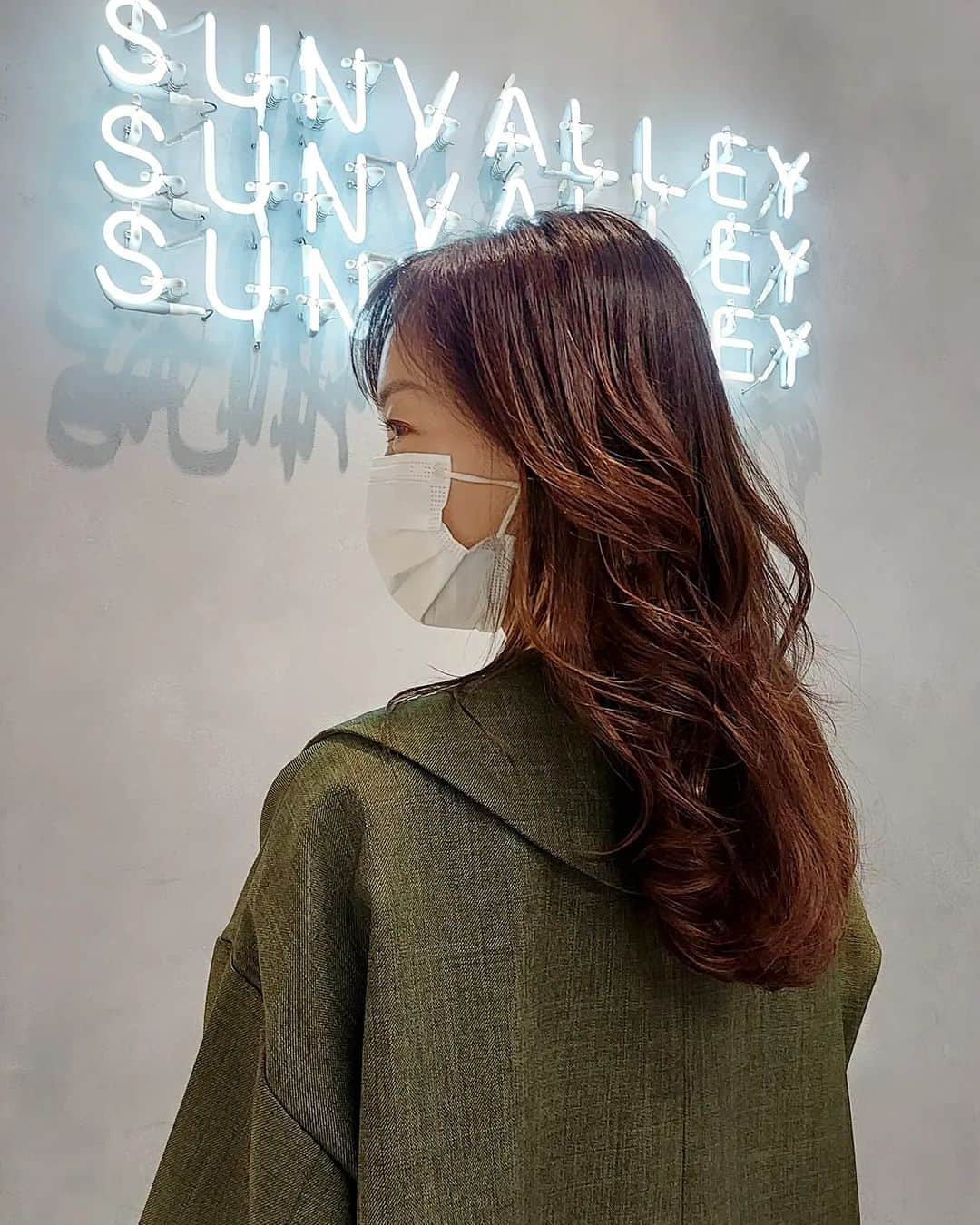 佐藤純さんのインスタグラム写真 - (佐藤純Instagram)「SUNVALLEY でカラー&トリートメント&カット✂️✨  @_sunvalley_   @shibuken_sunvalley   しぶけんが作る動きがあるカットが好き✂️❤️  サンバレーの後に、ナオちゃんとあゆみちゃんと合流して展示会へ行くはずが💦  カット中に『しぶけん🙌こんにちは‼️』と。  振り返ったら、ナオちゃんとあゆみちゃんがきたー🤣  写真6枚目、デカイモデルたちがしぶけんを囲む🤣‼️  #sunvalley  #サンバレー #表参道 #ヘアカラー #ヘアカット #トリートメント #渋谷謙太郎 さん #しぶけんありがとー #ママ #ママモデル #モデル #mama #mamamodel #model」11月10日 19時42分 - junsatoidea