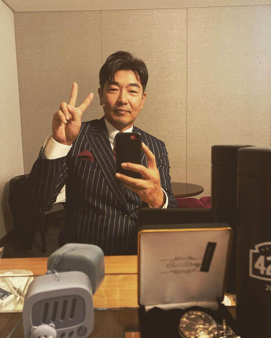イ・ジョンヒョクのインスタグラム：「뮤지컬 브로드웨이42번가 …개막했다..코로나시절을 좀 지나니 관객의 함성도 듣고 뭉클허네…」
