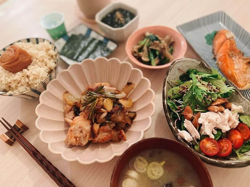 木津レイナのインスタグラム：「⁡ いつかのきろく☺︎🍚🤍 ⁡ 米粉のカレーをよそっているお皿は 山形の陶芸体験で頑張って作った思い出のもの🥣  私が作ったやつはこないだ割れちゃった（ ; ; ）  ⁡ #おうちごはん#旦那ごはん #グルテンフリー#米粉#米粉レシピ #料理記録#献立記録#食トレ#foodpick」