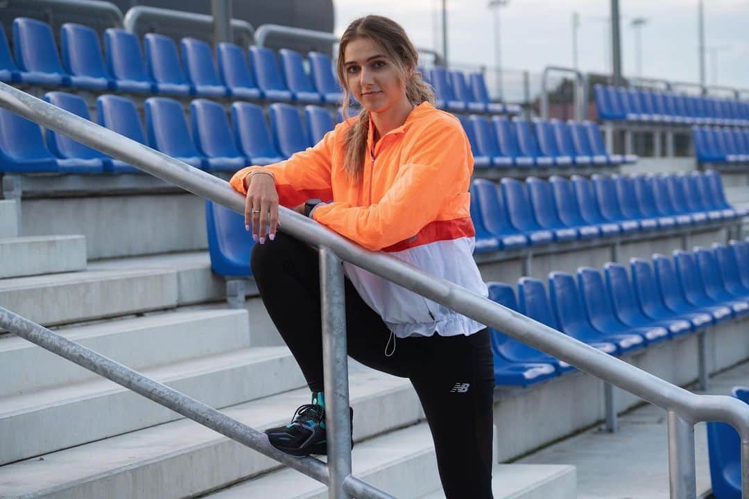 Karolina ŁOZOWSKAのインスタグラム：「Powoli wracamy do 🏃🏽‍♀️🏃🏽‍♀️🏃🏽‍♀️ 📸 @wlostowski @newbalance  #newbalance #nb #polishgirl #polishathlete #sportgirl #run #motivation #keeppushingforward #willbegood」