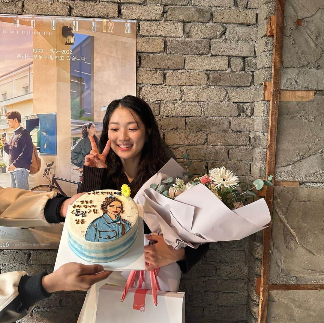 キム・ヘユンのインスタグラム：「생일 축하해주신 모든 분들 많이 살앙하고 감사해요🥰 덕분에 행복한 하루를 보냈고, 큰 사랑을 받고 있다는걸 (다시한번) 느끼는 하루였습니다💕 엄마 아빠 낳아주셔서 감사하고 다시 한번 축하해주셨던 모든 분들 감사합니다😍」