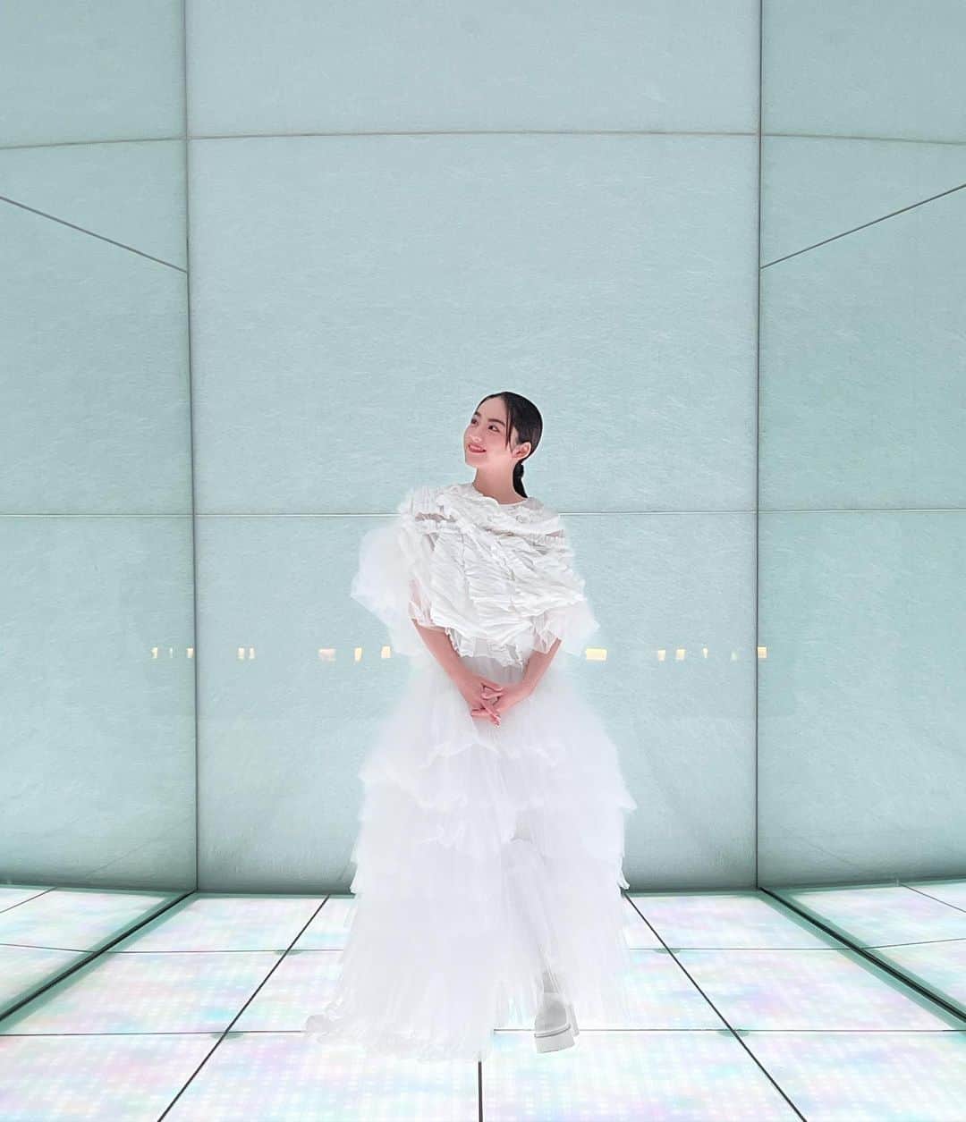 平祐奈のインスタグラム：「🤍🕊🤍  dress : @chikakisada  accessory : @e.m.__official @throwakiss_official  Styled by @limleanlee   Hair&make by @atsushi_hm」