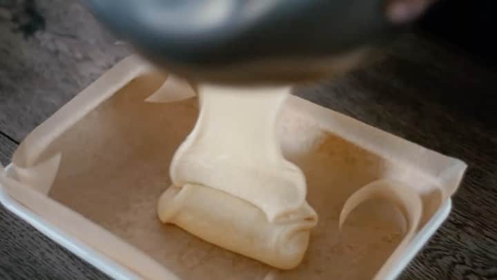 のインスタグラム：「foodremedies 動画配信レッスン 冬のクラスエントリー受付中です  11月 レーズンバタークリームのブッシュドノエル 12月 クグロフ 　　ヘーゼルナッツとカカオのクッキー 1月 タルトフランと他一品を予定」