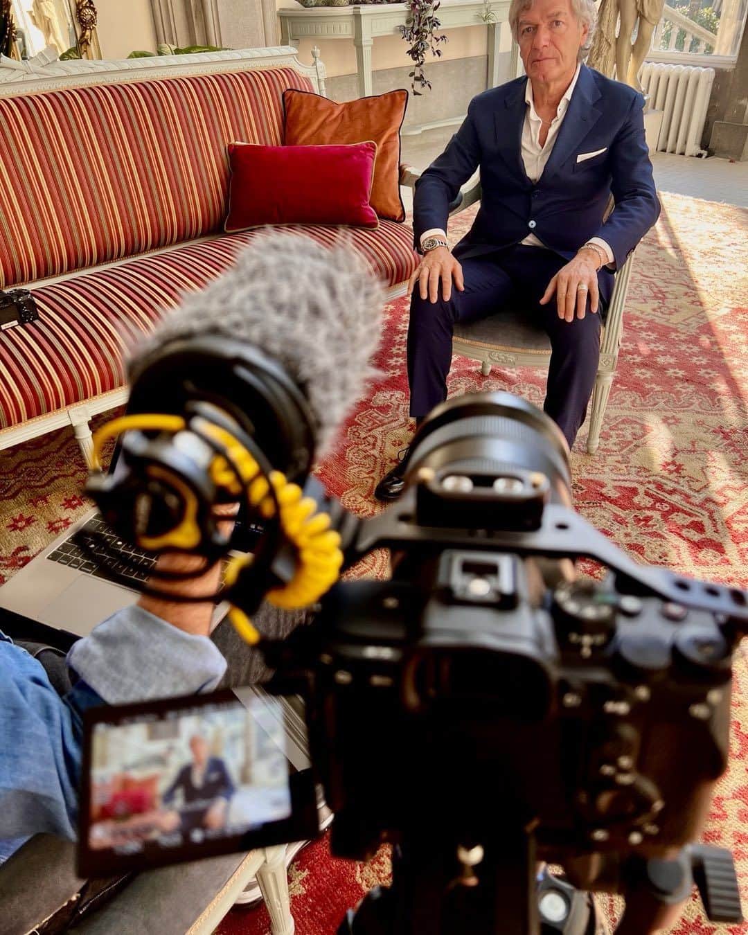 ジャンカルロ・アントニョーニのインスタグラム：「Intervista per la televisione turca. Türk televizyonu için röportaj. interview for Turkish television.」