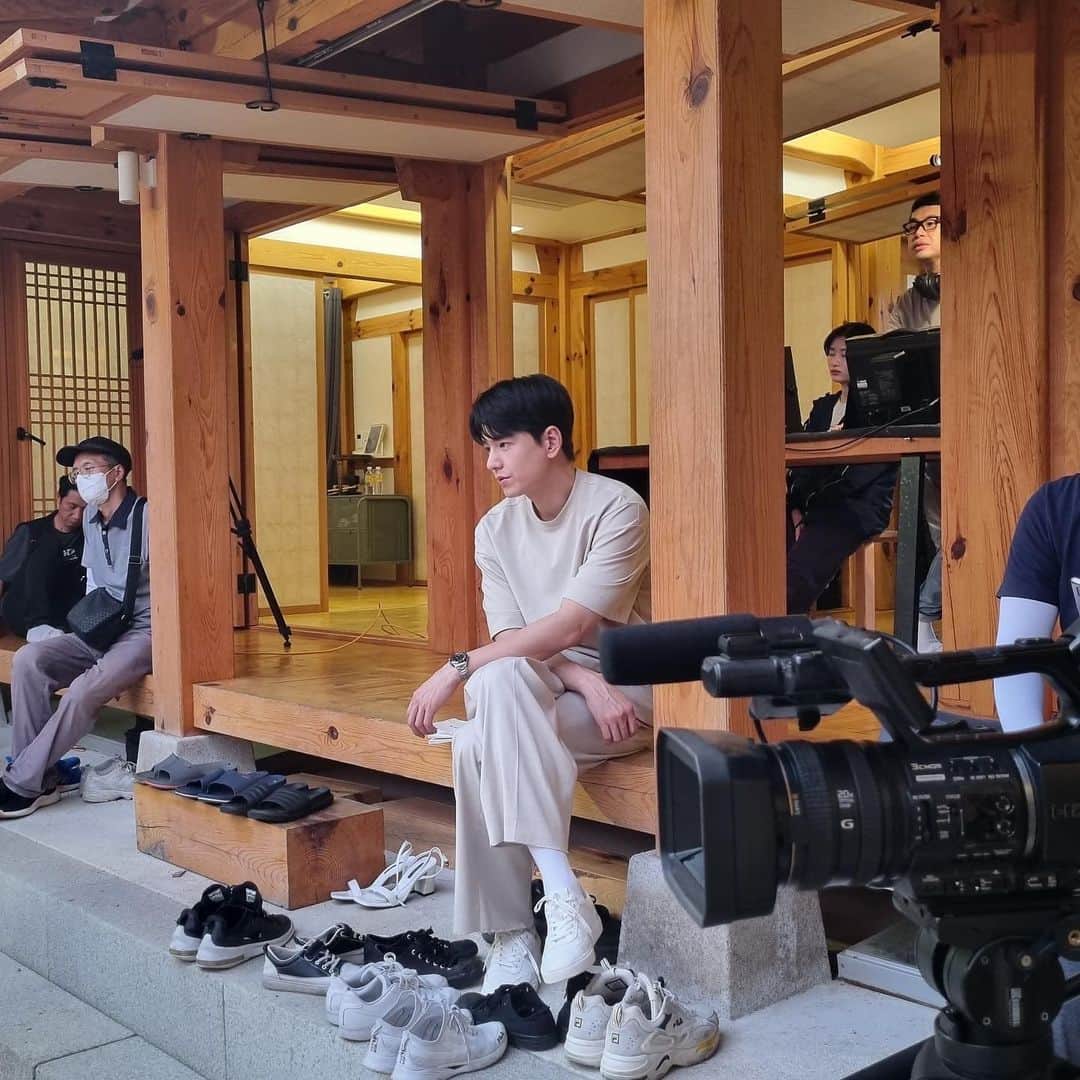 のインスタグラム：「🪑🥱」