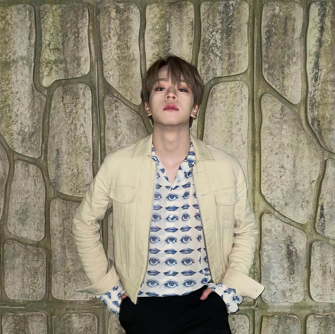 のインスタグラム：「11月11日、今日で僕たちORβITがデビューしてから2年になりました！！✨  こうして大好きなメンバーと共に今日を迎えられたのは日頃のEαRTHの皆さんの応援のおかげです！本当にありがとうございます！！🌏  3年目は初心を忘れずに、もっと歌の技術、ダンスの技術を伸ばしてもう一回僕のパフォーマンスを見に来たい！！見に行ってみたい！！と思ってもらえるようなアーティストに成長していきたいなと思っているので、応援よろしくお願いします！🙇🏻‍♂️  本当に本当にありがとうございます！✨  #ORβIT #EαRTH #We_love_EαRTH」