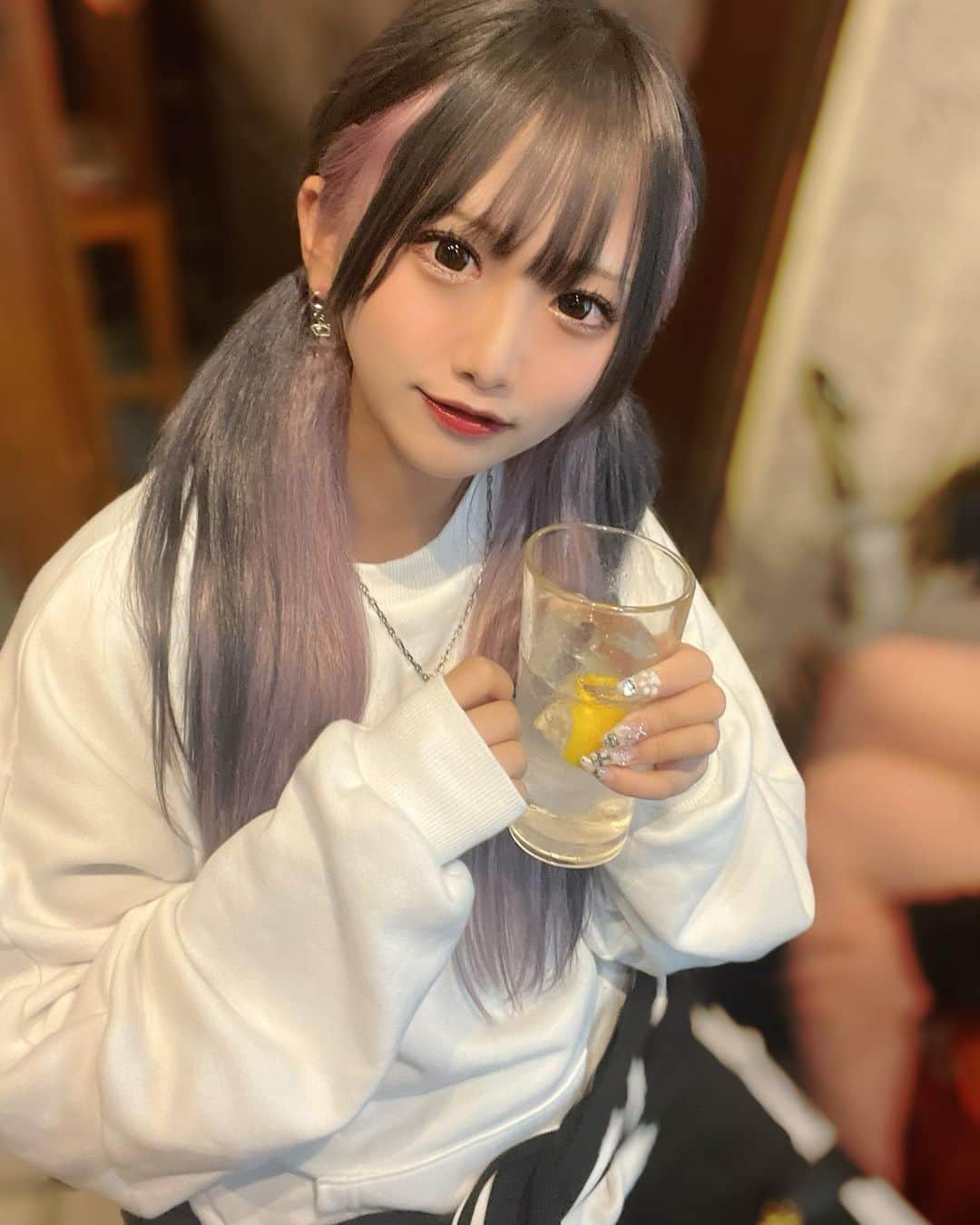 ゆゆぴょんのインスタグラム：「レモンサワー in 高円寺 . .  #コンカフェ #コンカフェ嬢 #cosplay #cosplaygirl #japanesegirl #japanesecosplay #自撮り #自撮り界隈 #コスプレイヤー #セルカ #インナーカラー #インナーカラーシルバー#メイド #歌舞伎町 #셀카 #셀카놀이 #얼스타그램 #코디 #코디스타그램 #地雷系女子 #地雷女  #いいね返し #いいねした人全員フォローする  #隠せないヲタク #隠せないをたく #ジラジョ #ピンク髪 #インナーホワイト　#あざとい系」