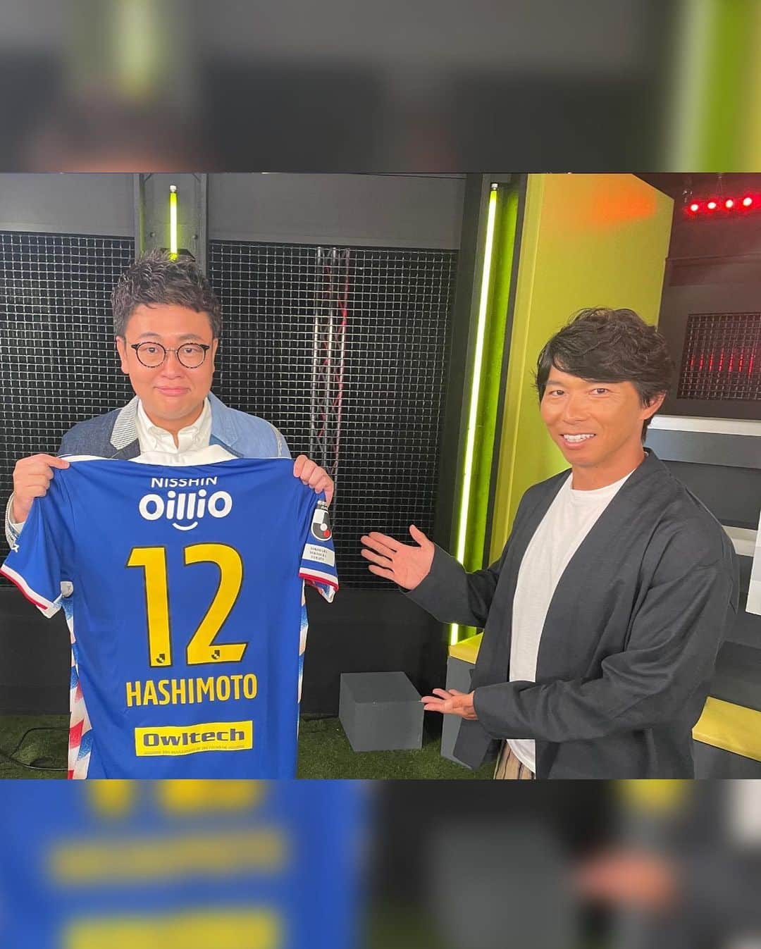 佐藤寿人さんのインスタグラム写真 - (佐藤寿人Instagram)「DAZN J LEAGUE PREVIEW SHOW  J1リーグの開幕前のEP1からEP31までと今シーズンは『予想』という形の番組でしたが、いかがでしたでしょうか  自分自身、現役時代も含めて、どのシーズンよりもJリーグを見た1年だったと思います  優勝争いに残留争い、最終節まで決まらない、手に汗握るシーズンでした  番組MCの銀シャリ橋本さん @kome_kome_kome0927   サッカー愛、Jリーグ愛に溢れたウィットに富んだトーク  自分を含めた出演者が自然体で楽しく収録出来たのはあの空気感だったと思います  そして番組をたくさんのサッカー愛と熱量で作ってくれたスタッフの皆さん、1年間お疲れさまでした  選手時代では知り得なかったサッカー文化を支える皆さんの愛と熱量は自分にとって大きな刺激となりました  今シーズンもありがとうございました  #DAZN #JLEAGUE #PREVIEW #SHOW #番組MC #銀シャリ橋本 さん #supersub #銀シャリ鰻 さん #予想くん #datastadium  #ELGORAZO #lovemedo @lovemedo_fortunteller」11月11日 10時01分 - hisato_sato11official