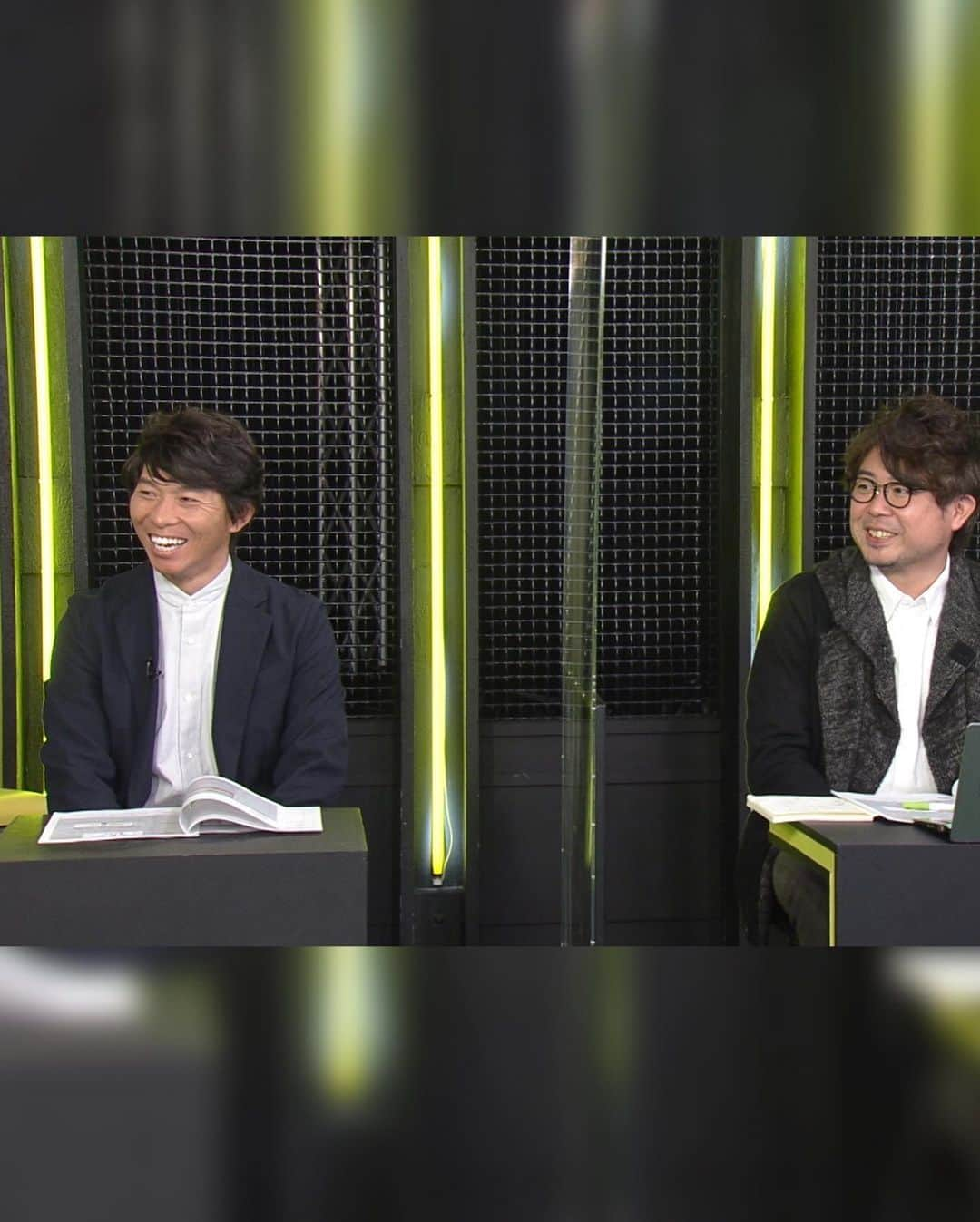 佐藤寿人さんのインスタグラム写真 - (佐藤寿人Instagram)「DAZN J LEAGUE PREVIEW SHOW  J1リーグの開幕前のEP1からEP31までと今シーズンは『予想』という形の番組でしたが、いかがでしたでしょうか  自分自身、現役時代も含めて、どのシーズンよりもJリーグを見た1年だったと思います  優勝争いに残留争い、最終節まで決まらない、手に汗握るシーズンでした  番組MCの銀シャリ橋本さん @kome_kome_kome0927   サッカー愛、Jリーグ愛に溢れたウィットに富んだトーク  自分を含めた出演者が自然体で楽しく収録出来たのはあの空気感だったと思います  そして番組をたくさんのサッカー愛と熱量で作ってくれたスタッフの皆さん、1年間お疲れさまでした  選手時代では知り得なかったサッカー文化を支える皆さんの愛と熱量は自分にとって大きな刺激となりました  今シーズンもありがとうございました  #DAZN #JLEAGUE #PREVIEW #SHOW #番組MC #銀シャリ橋本 さん #supersub #銀シャリ鰻 さん #予想くん #datastadium  #ELGORAZO #lovemedo @lovemedo_fortunteller」11月11日 10時01分 - hisato_sato11official