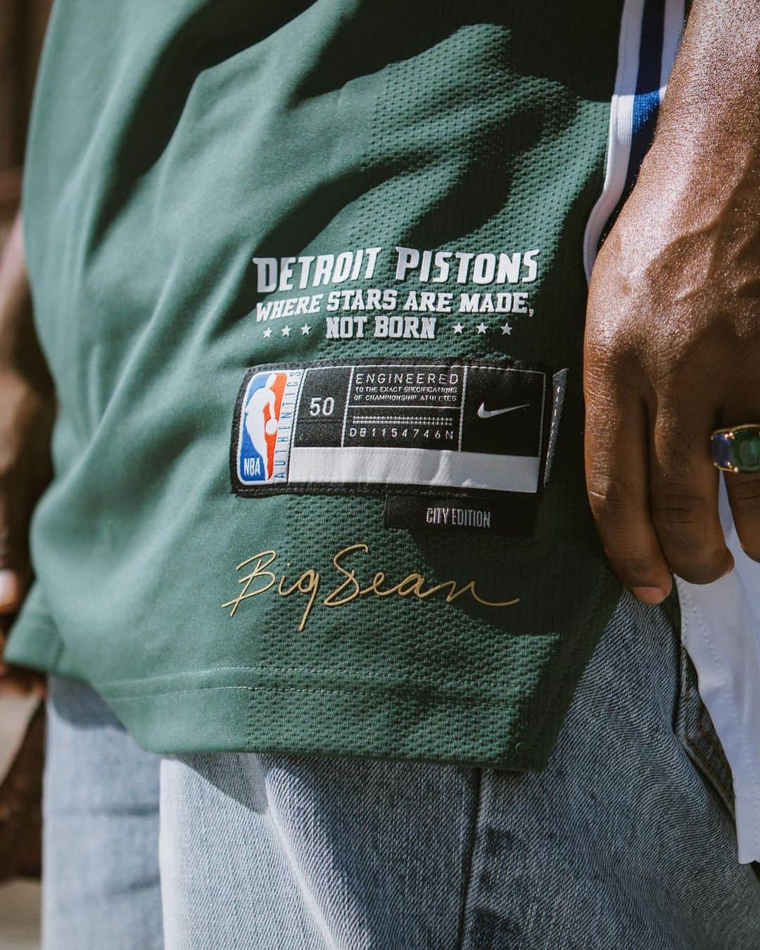 ビッグ・ショーンさんのインスタグラム写真 - (ビッグ・ショーンInstagram)「Chef’d these jerseys up wit the @nike team n @nba for the @detroitpistons “City Edition” jerseys. paying tribute to a Detroit classic “St. Cecilia’s” (hence the green). The 3stars ⭐️⭐️⭐️ (for the 3 championships they accumulated) and that blue outline (for Detroit being a blue collar city). I actually went to St. Cecilia’s for basketball camp when i was a shorty so its full circle 4real. They will wear these jerseys in game for about 10 games. They also are on sale for a limited time while supplies last.-DON LIFE™️ 🌍✨」11月11日 11時21分 - bigsean