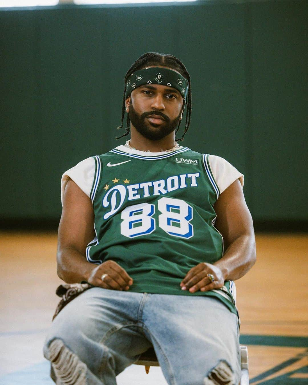 ビッグ・ショーンのインスタグラム：「Chef’d these jerseys up wit the @nike team n @nba for the @detroitpistons “City Edition” jerseys. paying tribute to a Detroit classic “St. Cecilia’s” (hence the green). The 3stars ⭐️⭐️⭐️ (for the 3 championships they accumulated) and that blue outline (for Detroit being a blue collar city). I actually went to St. Cecilia’s for basketball camp when i was a shorty so its full circle 4real. They will wear these jerseys in game for about 10 games. They also are on sale for a limited time while supplies last.-DON LIFE™️ 🌍✨」