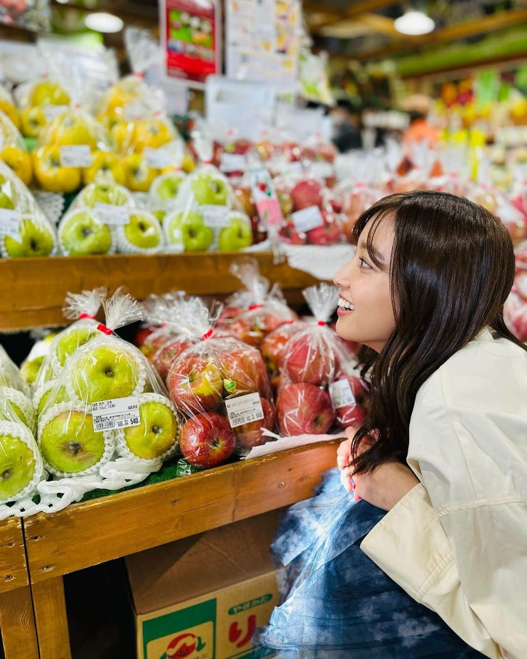 間瀬遥花さんのインスタグラム写真 - (間瀬遥花Instagram)「. 今朝のZIP!は木更津にある道の駅から生中継！ . 野菜、果物、そしてやっぱりピーナッツ！🥜 木更津の魅力をたくさん詰め込んだ中継になりました⭐️ . ピーナッツペースト作り体験も、いろんなフレーバーのピーナッツチョコ詰め放題も楽しかった〜 . . #zip #生中継 #うまくたの里 #木更津 #千葉 #道の駅 #落花生 #ピーナッツ #おナッツ」11月11日 12時39分 - maseharu_929