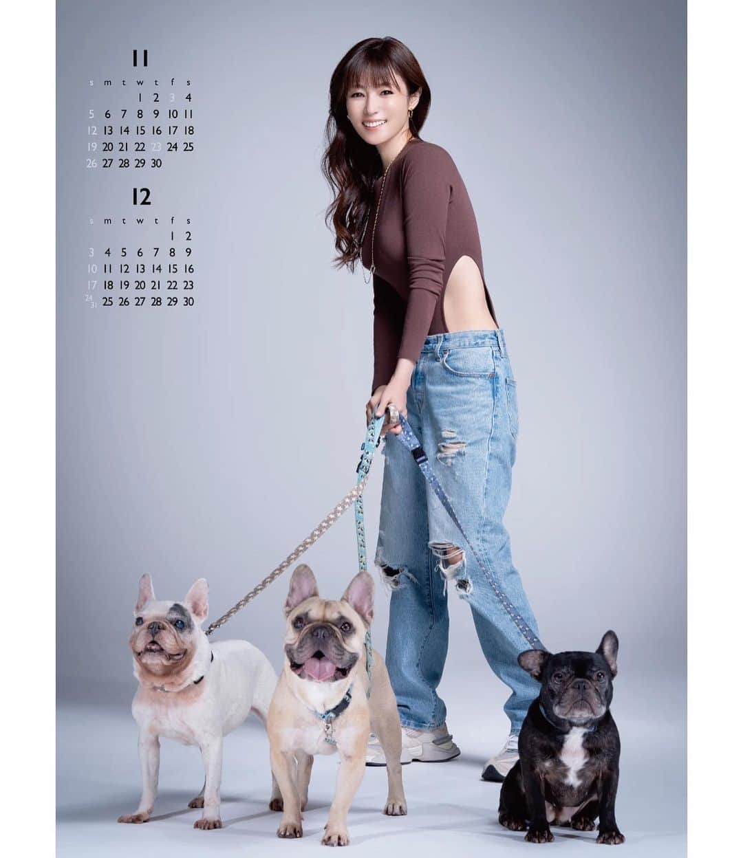 深田恭子さんのインスタグラム写真 - (深田恭子Instagram)「私事ですが40歳のお誕生日を迎えました🎁当日は家族がお祝いしてくれて、幸せな日を過ごせました🥹 そしてもうひとつ嬉しいことに2023年のカレンダーも完成しました❗️テーマは「深田恭子✖️犬」にしたいと思い沢山のわんちゃん達に協力して頂きました🐶犬達のおかげでいつもと違った表情を切り取ってもらえてカレンダーも幸せカレンダーになりました♥️ ぜひお手にとっていただけたら幸いです💕  壁掛けカレンダー https://starsmall.jp/products/HPCL-S0001  卓上カレンダー https://starsmall.jp/products/HPCL-S0002」11月11日 12時41分 - kyokofukada_official